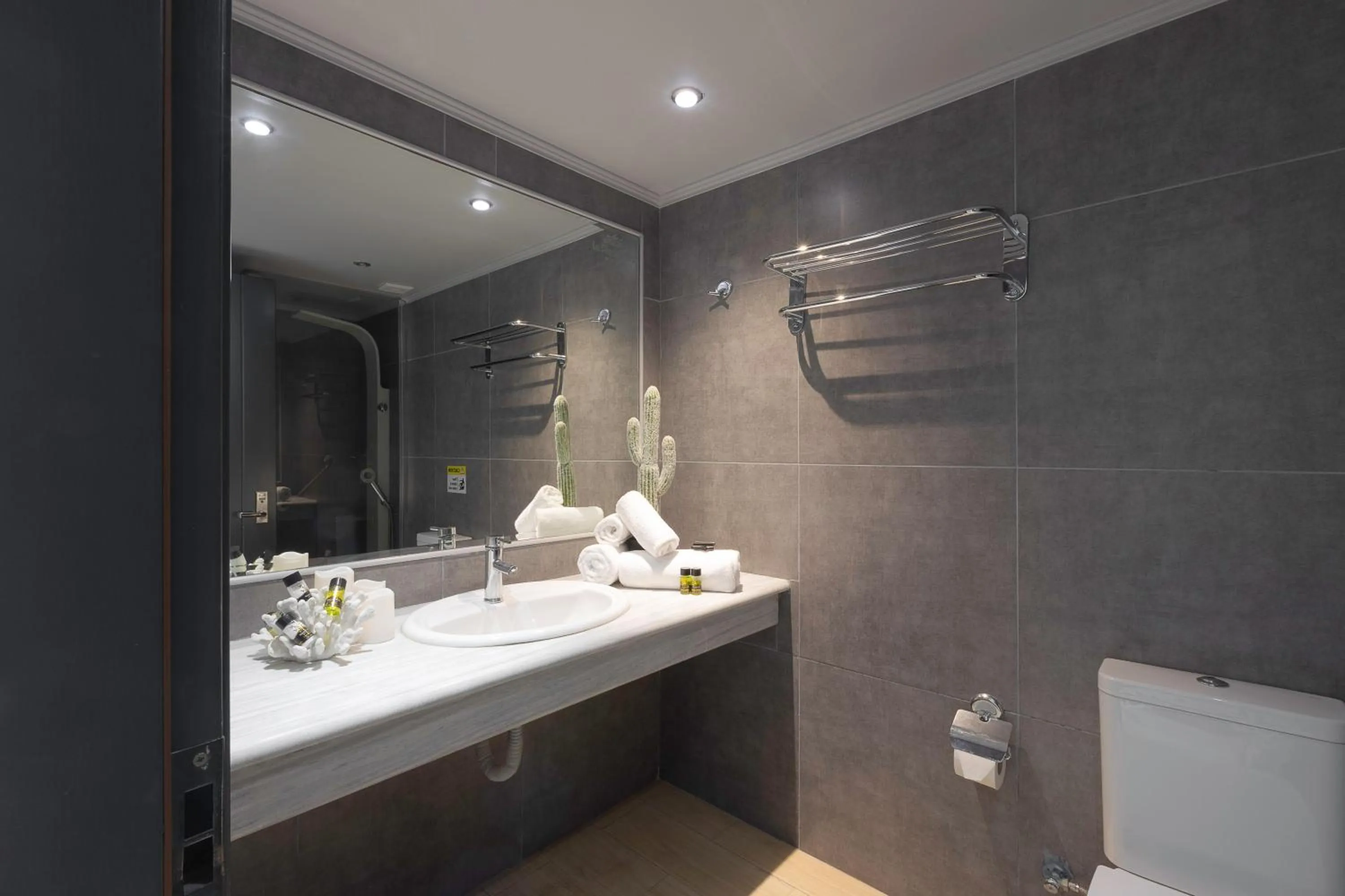 Bathroom in La Piscine Art Hotel, Philian Hotels and Resorts