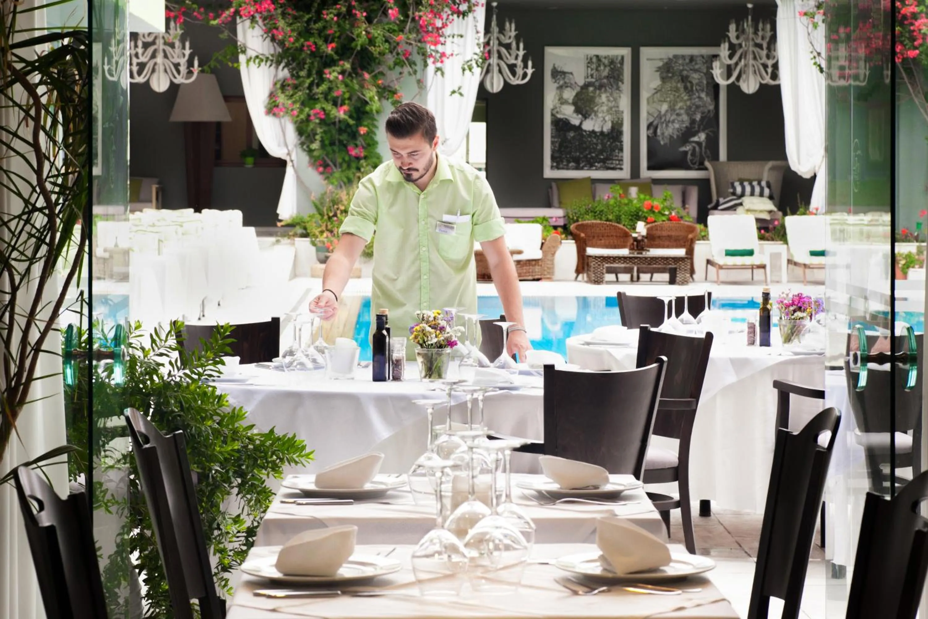 Restaurant/places to eat in La Piscine Art Hotel, Philian Hotels and Resorts