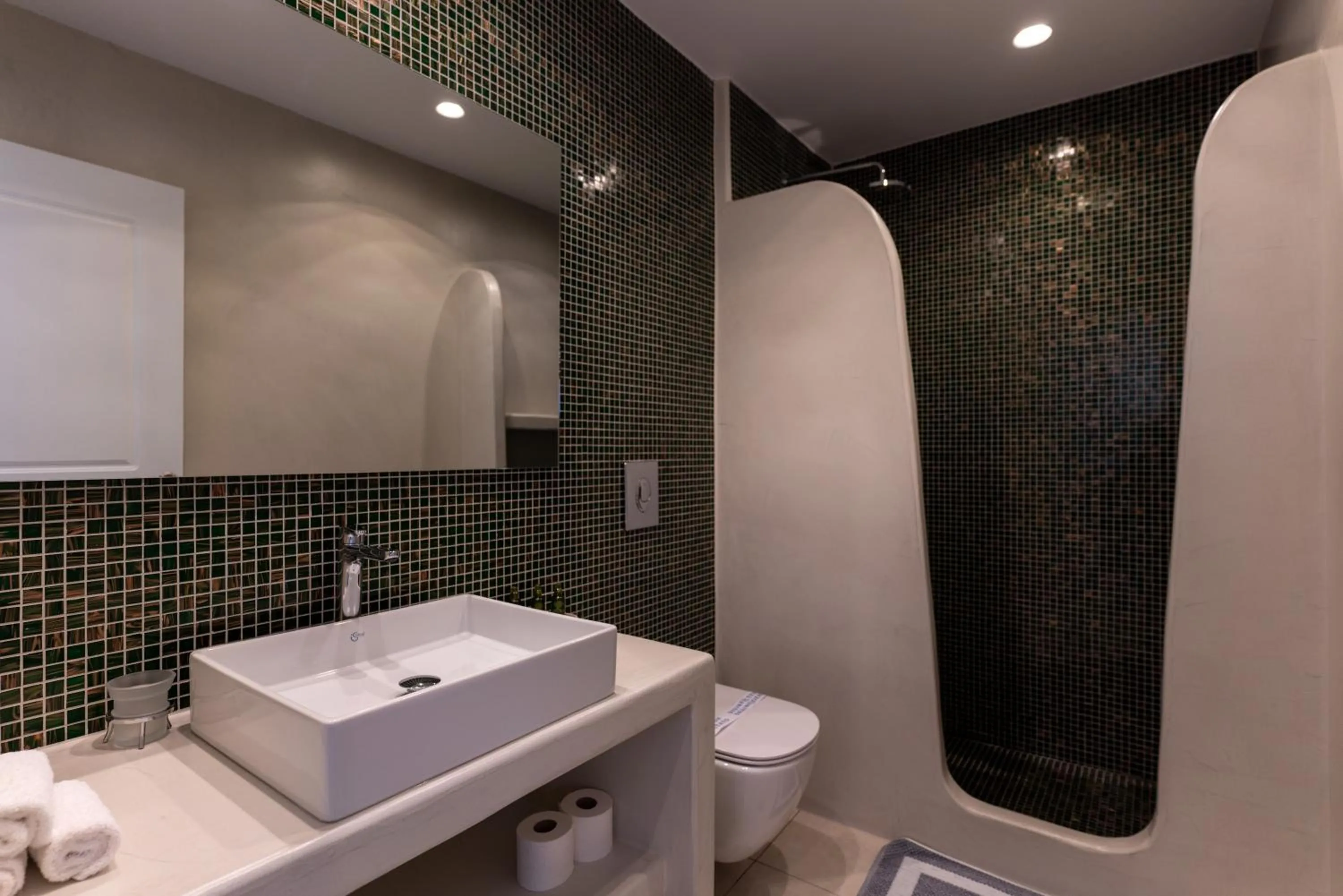 Shower in Anamnesis City Spa