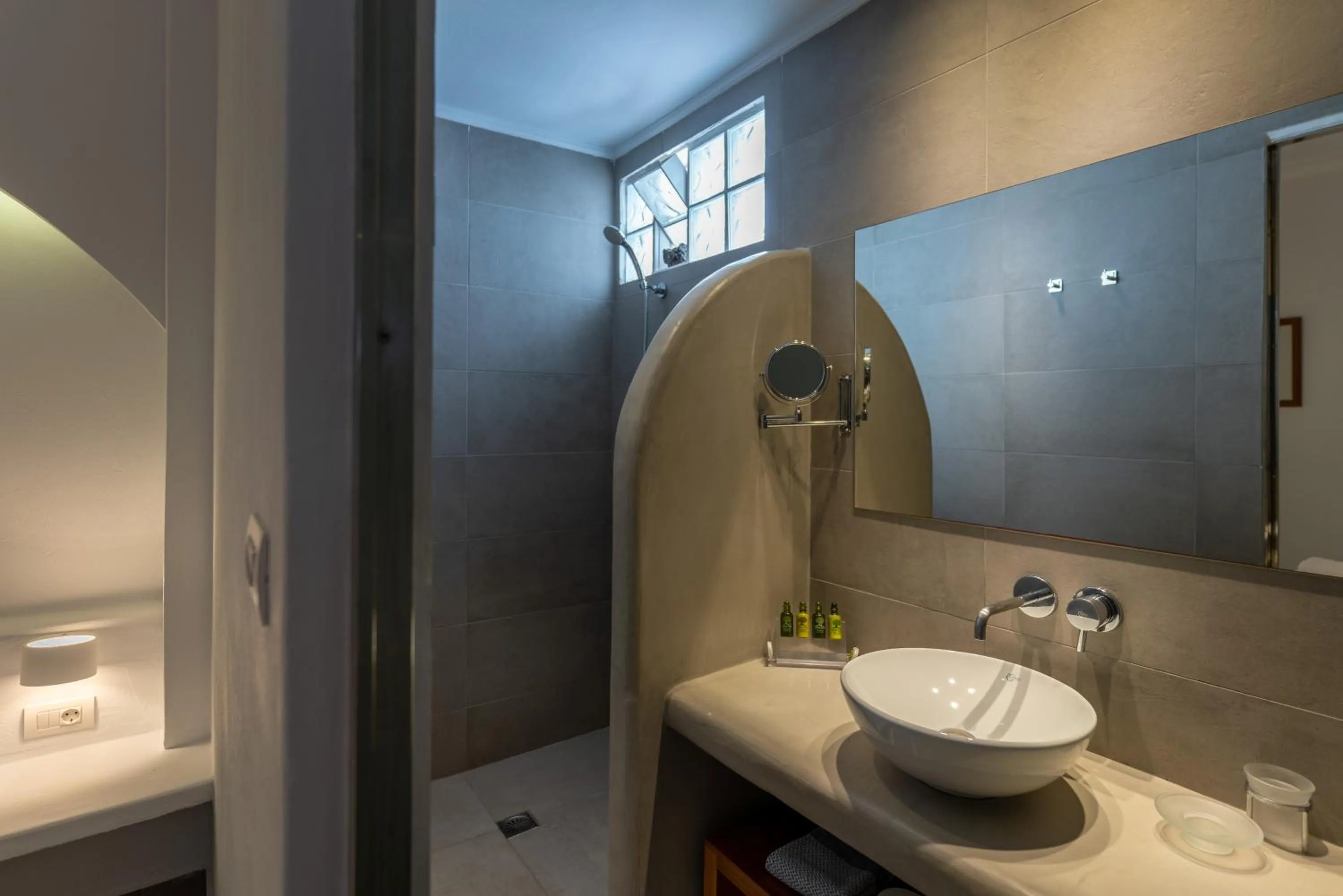 Shower in Anamnesis City Spa