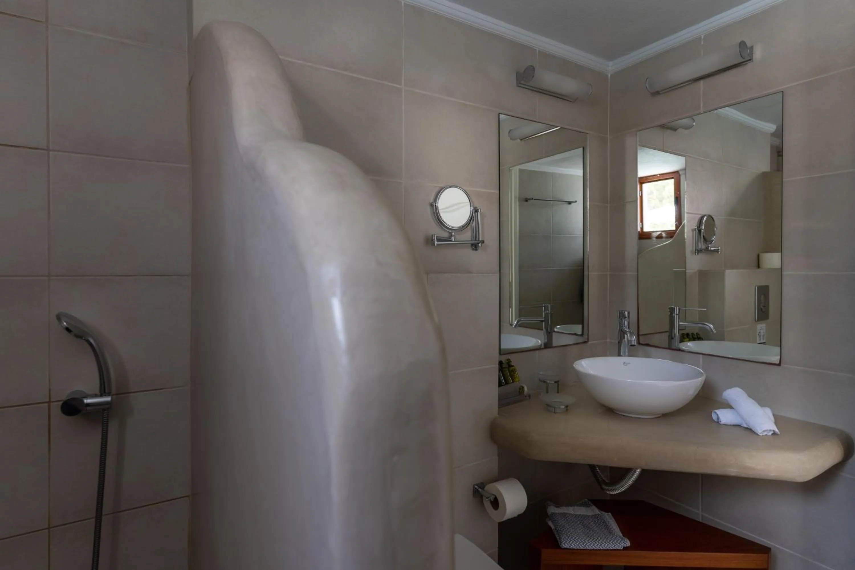 Shower in Anamnesis City Spa