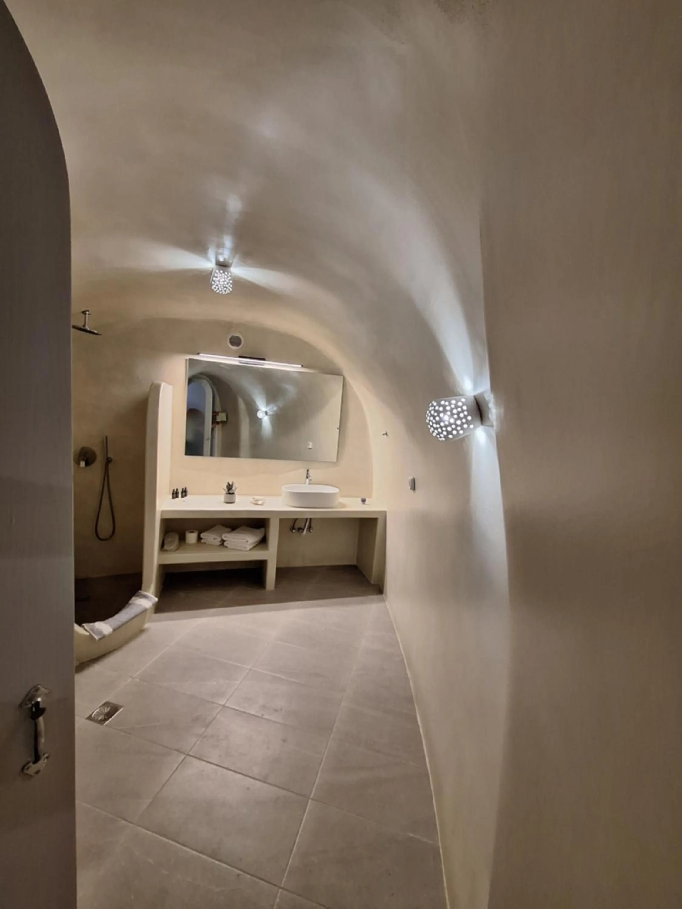 Shower in Anamnesis City Spa