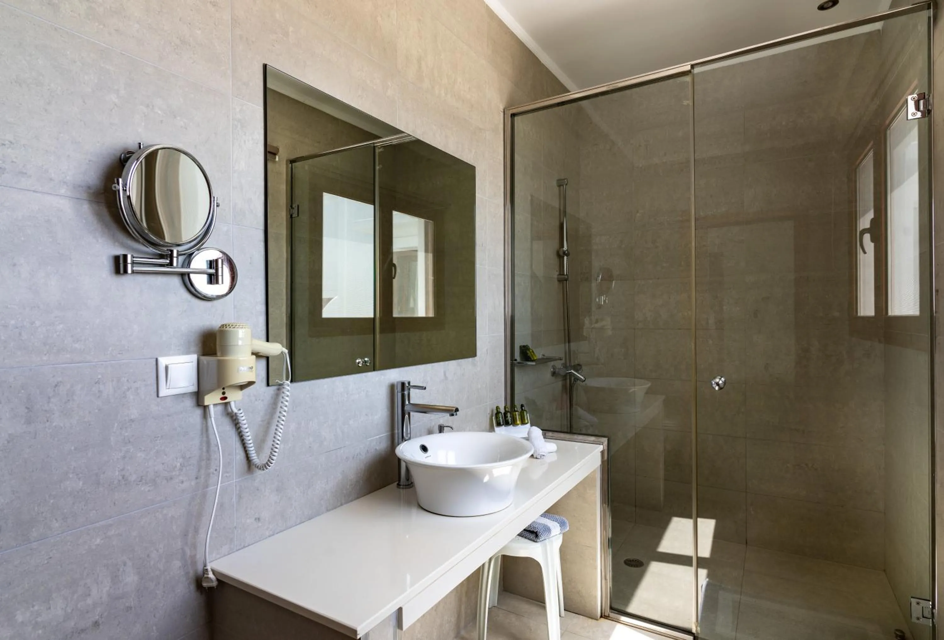 Shower in Anamnesis City Spa