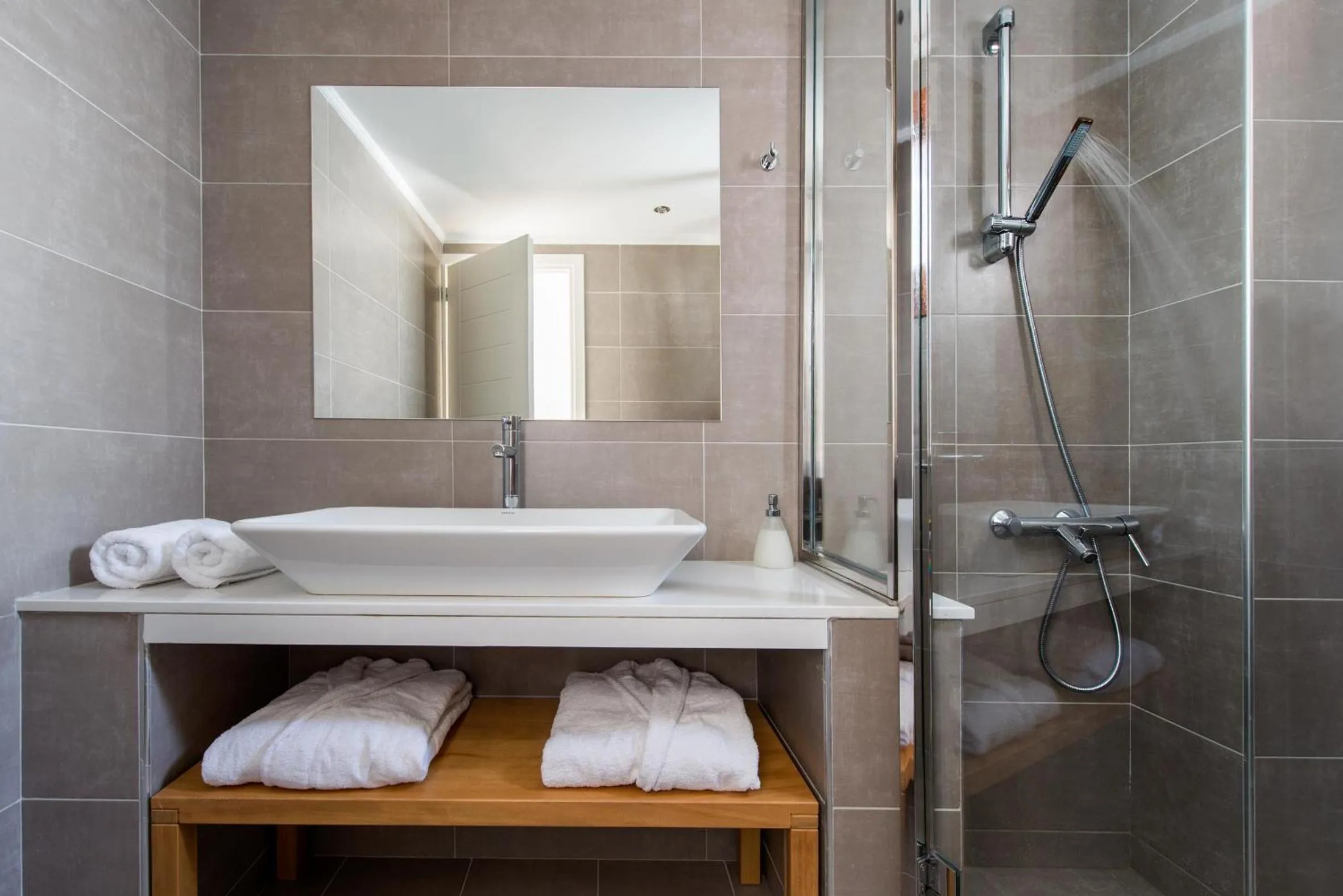 Shower in Anamnesis City Spa