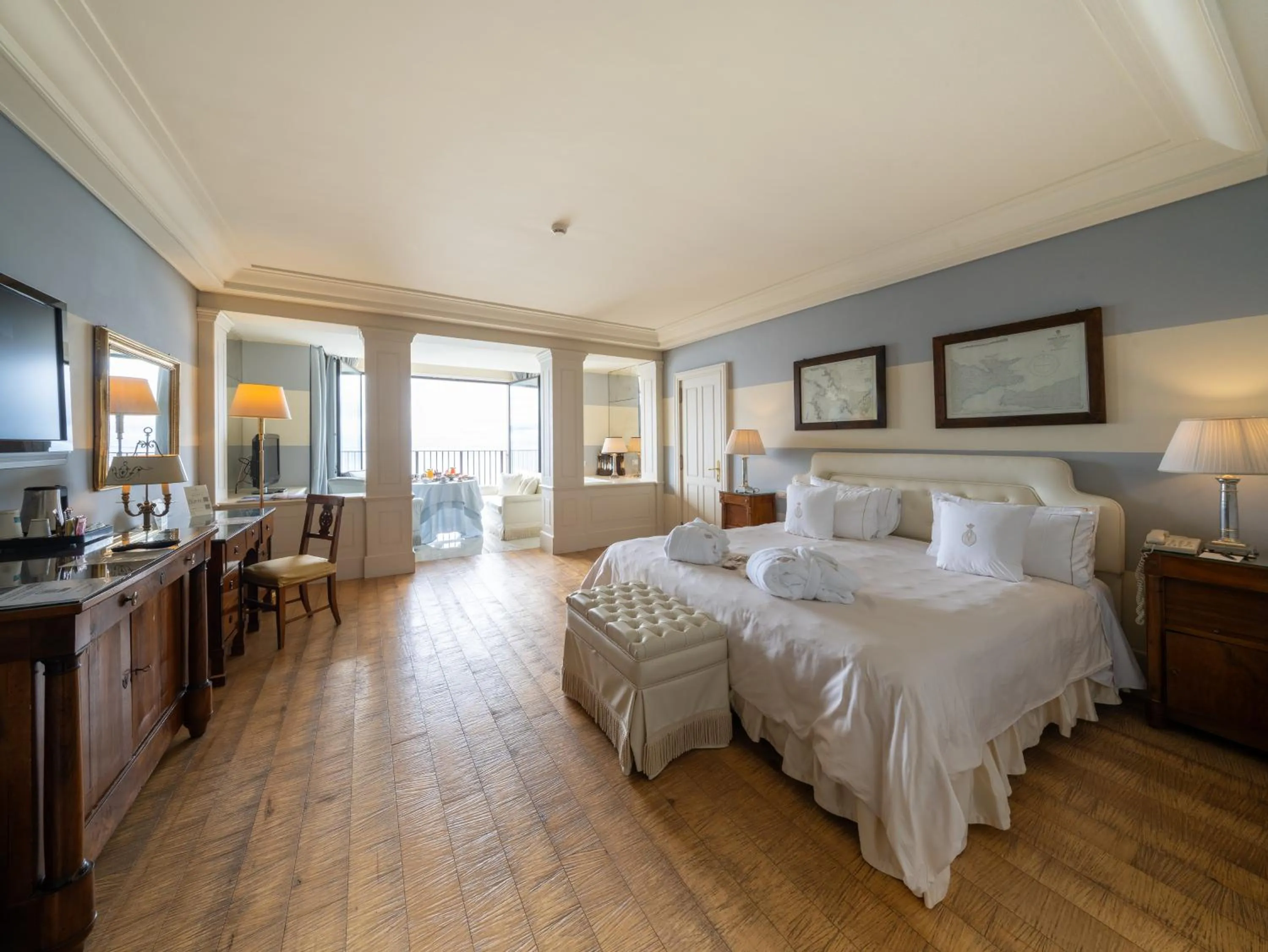 Photo of the whole room, Bed in Excelsior Palace Portofino Coast