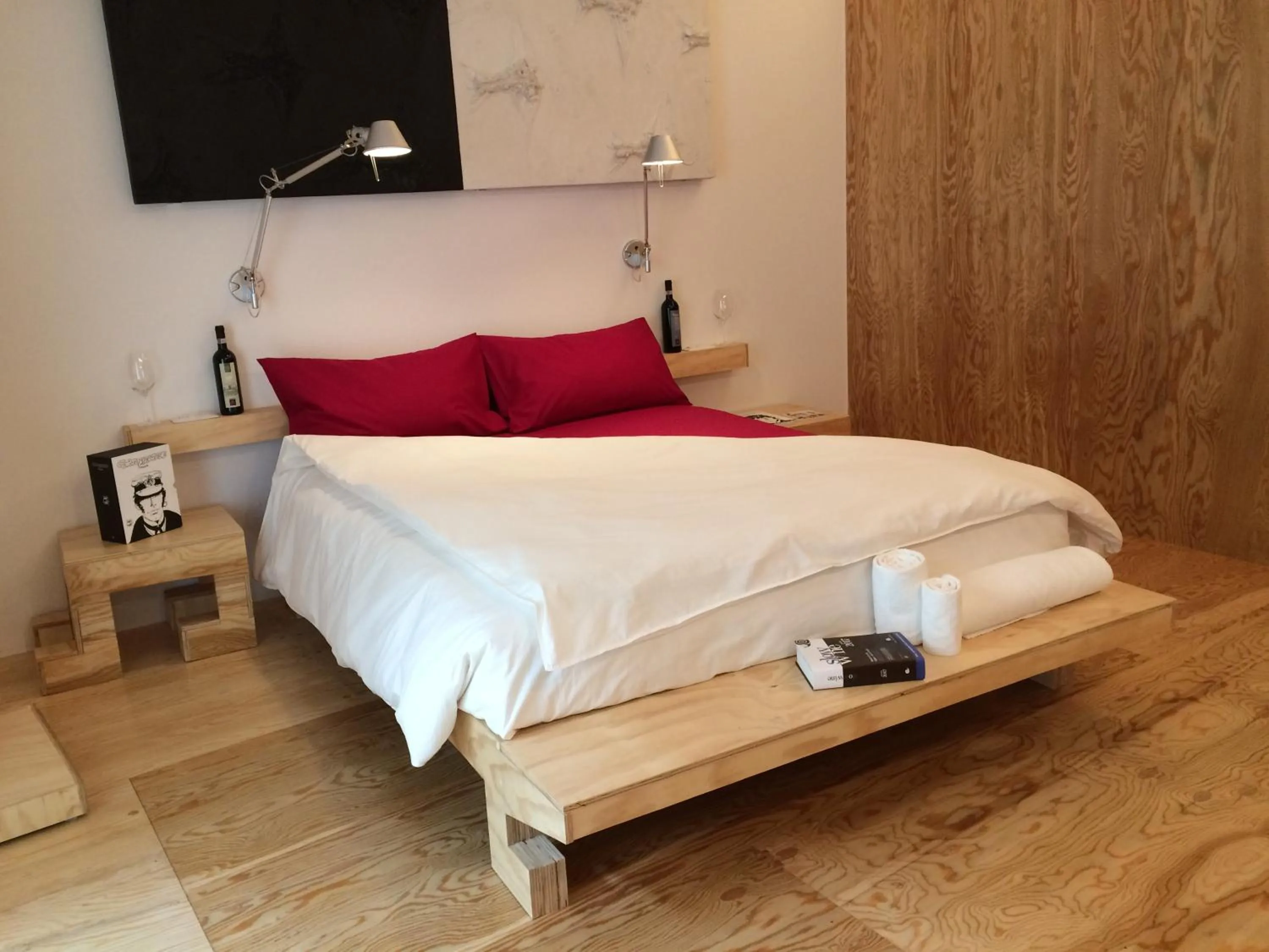 Photo of the whole room, Bed in winebnb