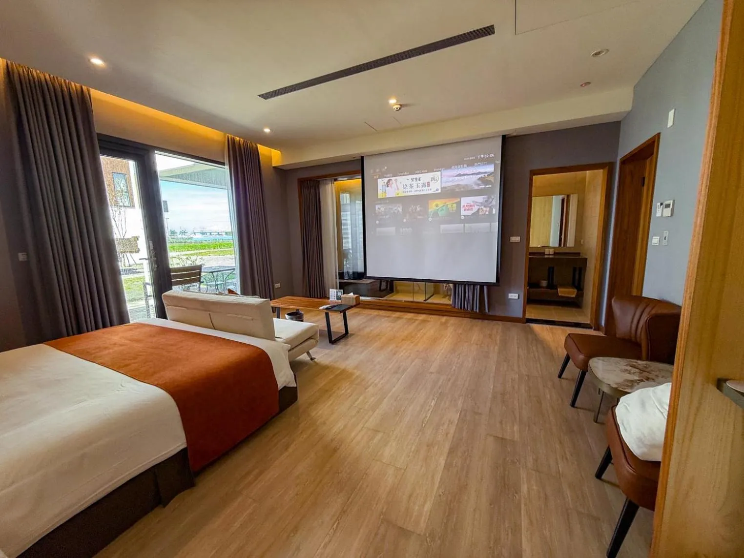 Property building, Bed in Villa LOHERB