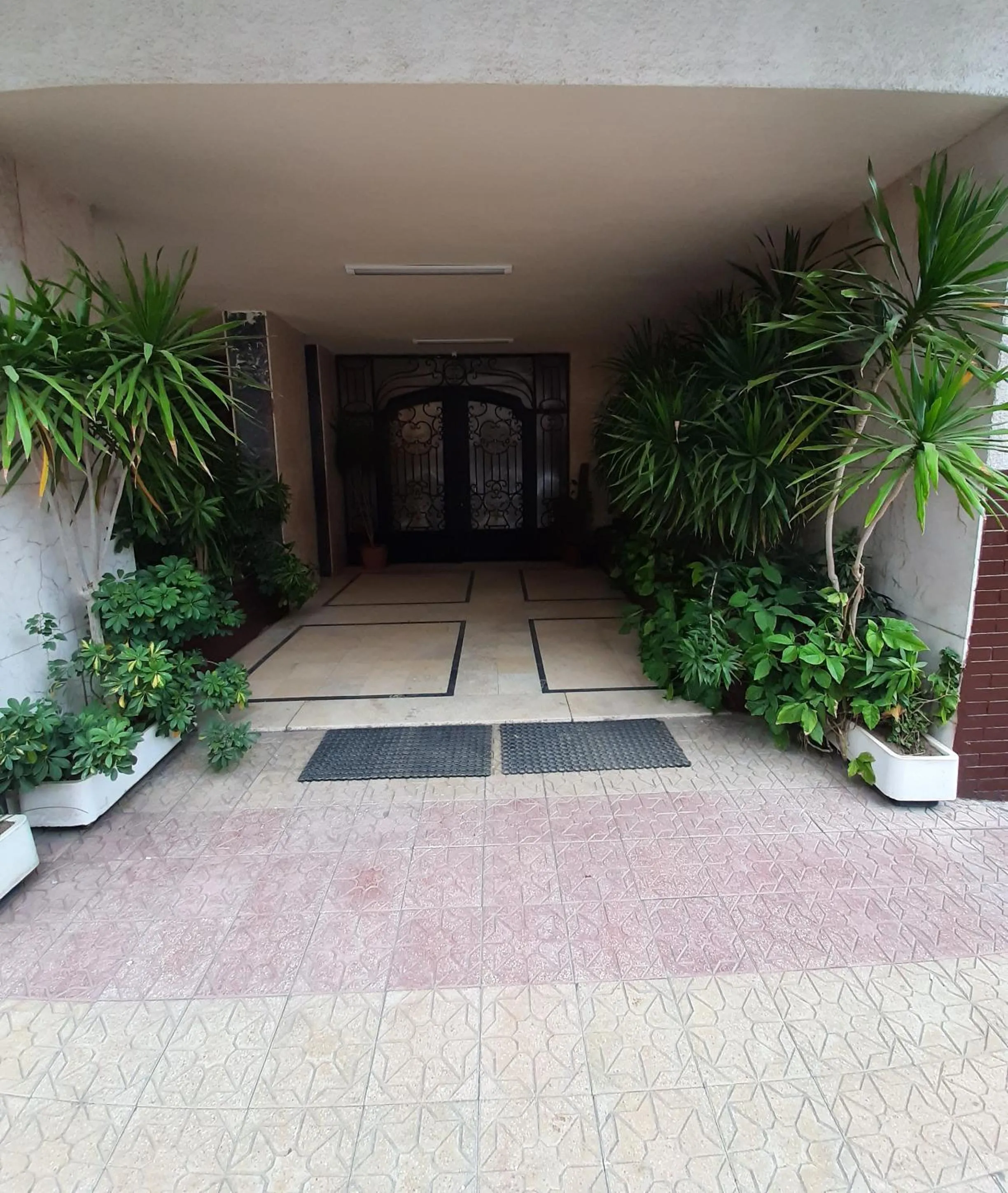 Facade/entrance in Nakhil Inn Residence
