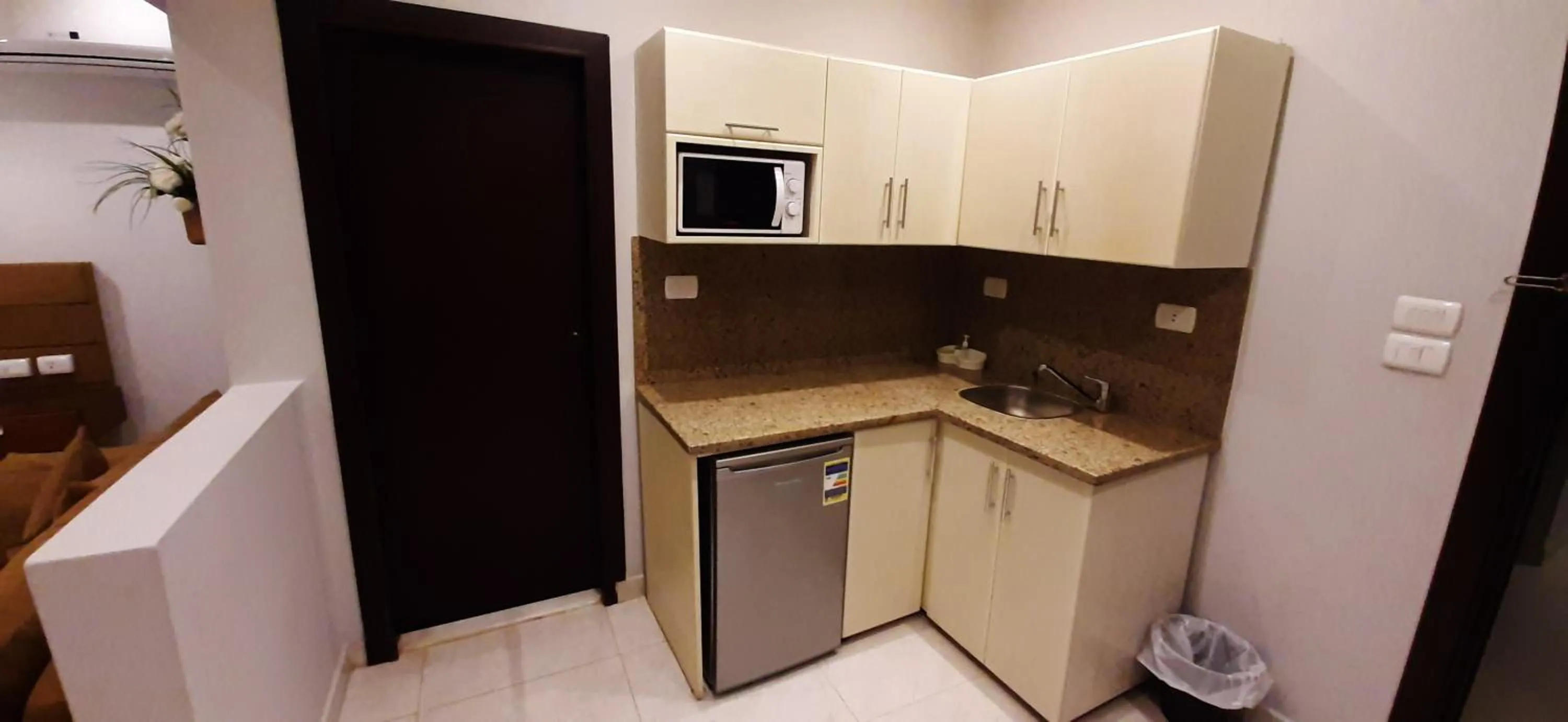 Kitchen or kitchenette in Nakhil Inn Residence
