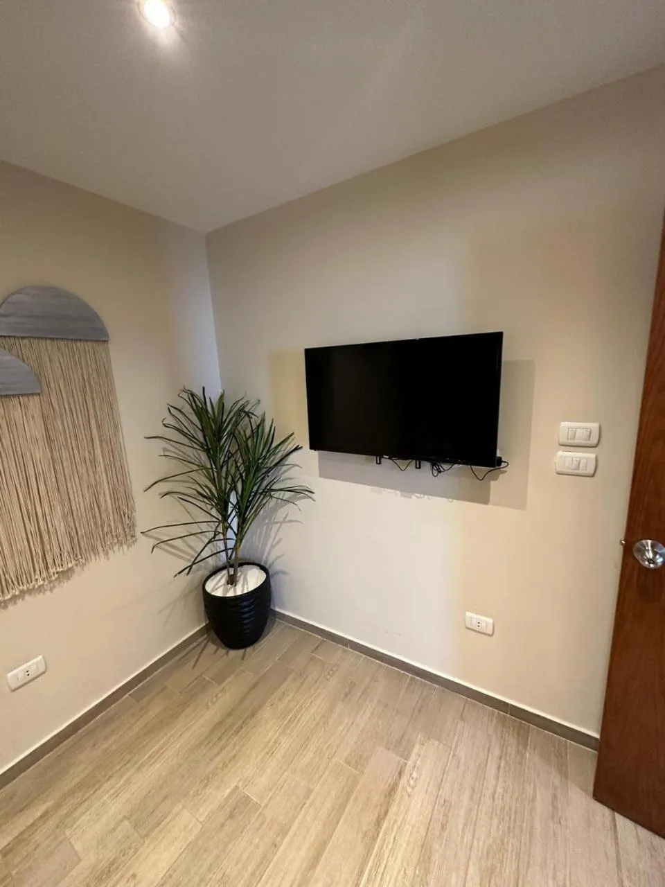 TV and multimedia in Nakhil Inn Residence