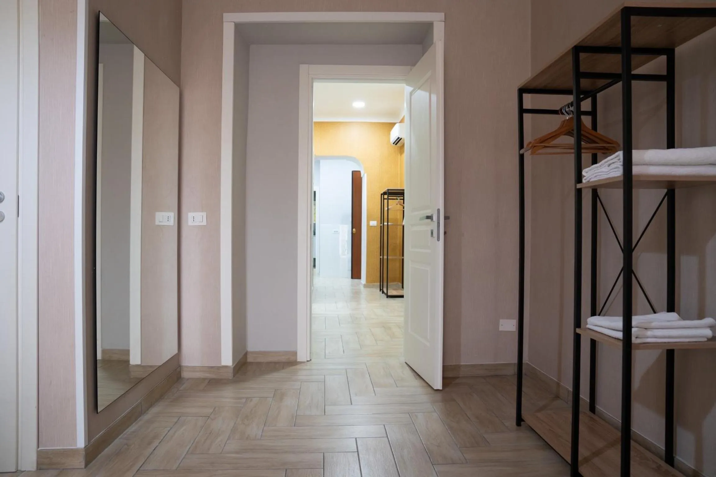 wardrobe in B&B Caracciolo 109