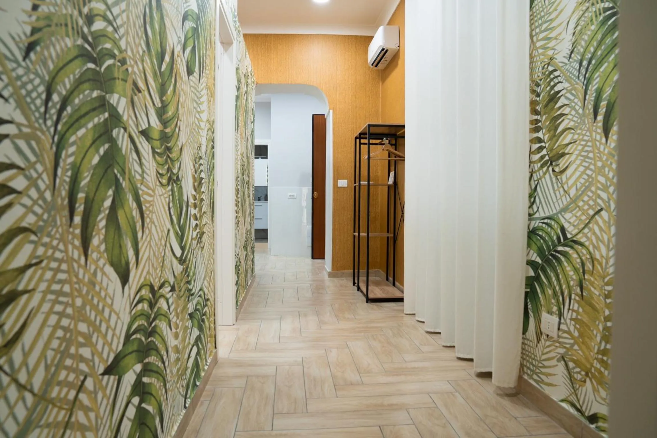 wardrobe in B&B Caracciolo 109