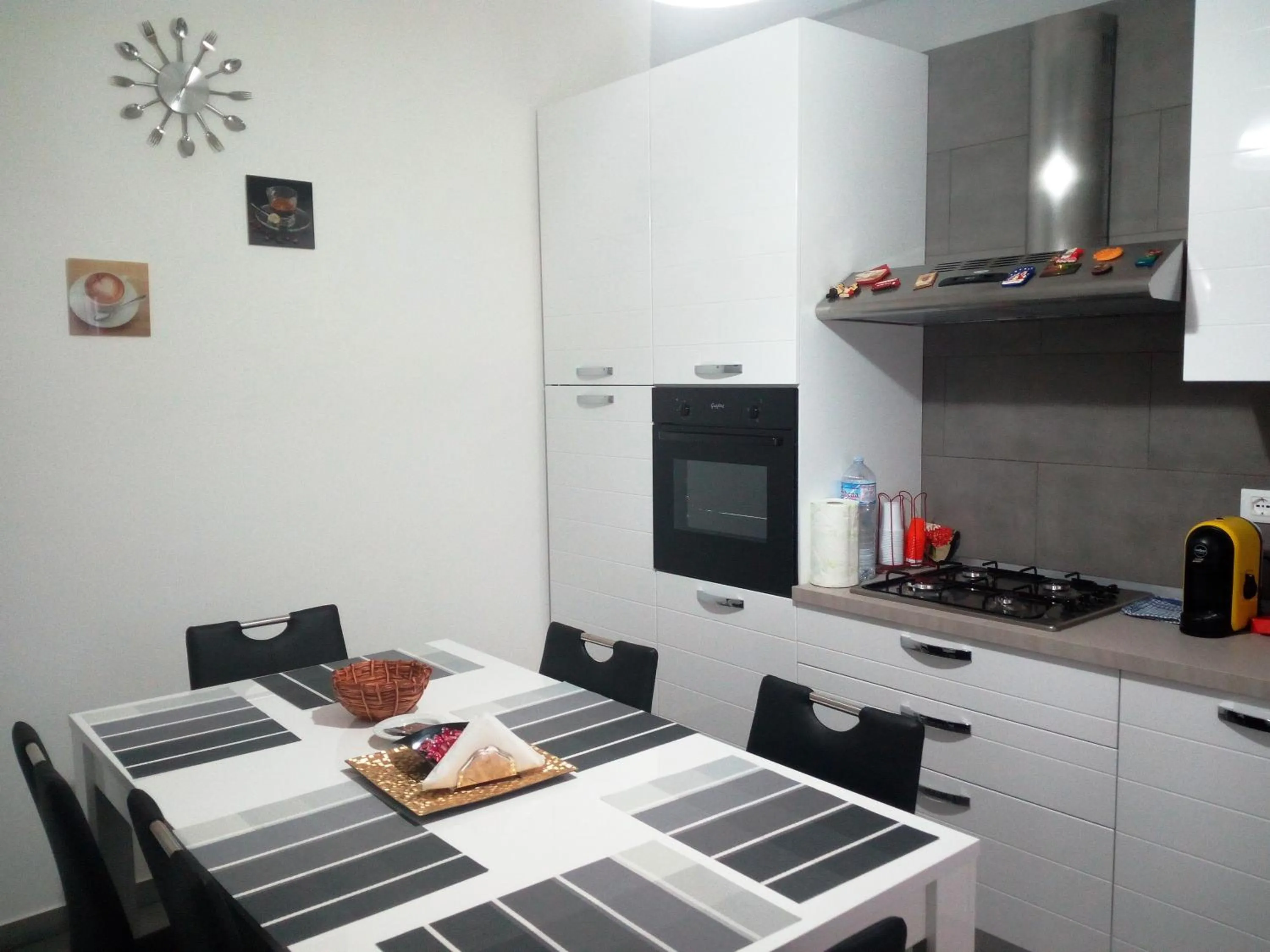 Communal kitchen in Casa Normanna