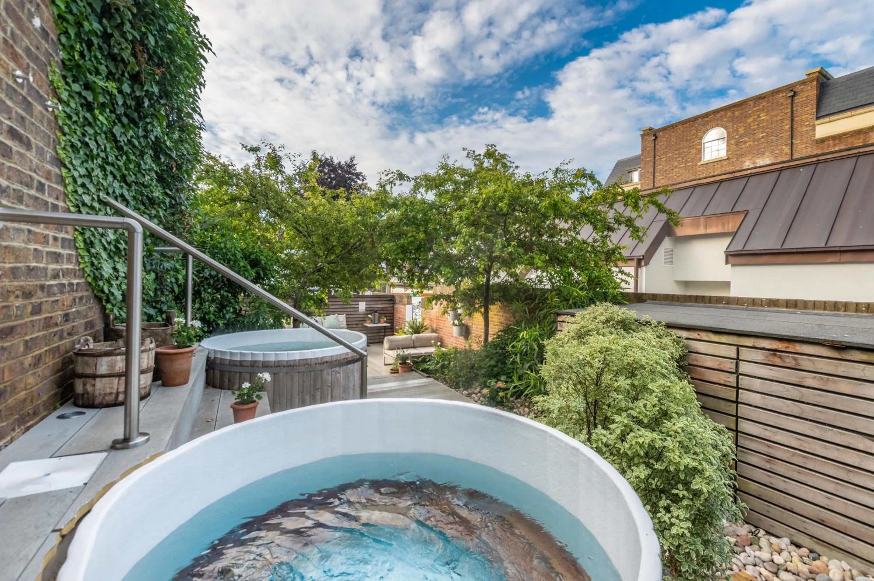 Hot Tub in Harbour Hotel & Spa Richmond