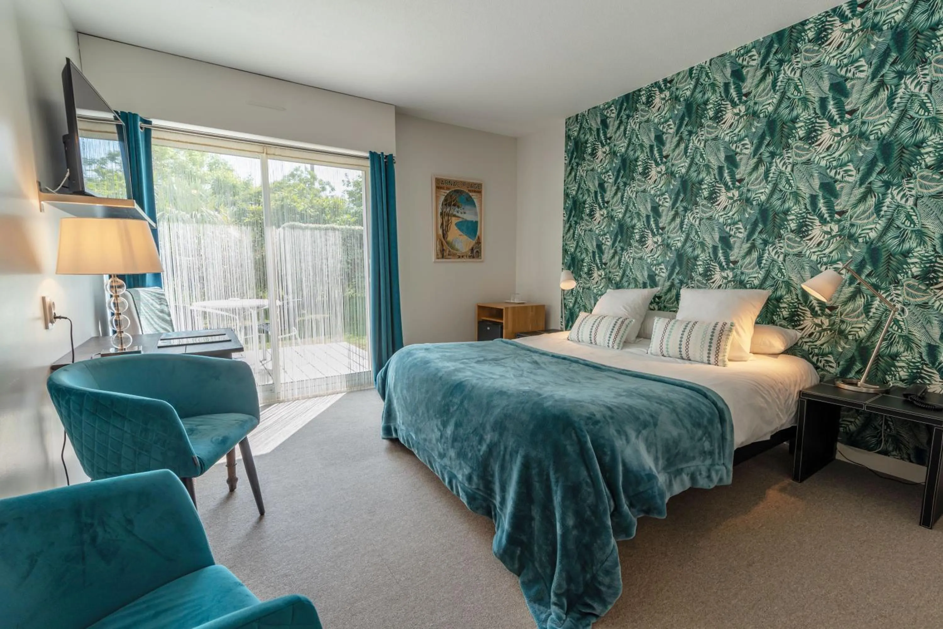 Photo of the whole room, Bed in Carnac Lodge Hotel & Spa