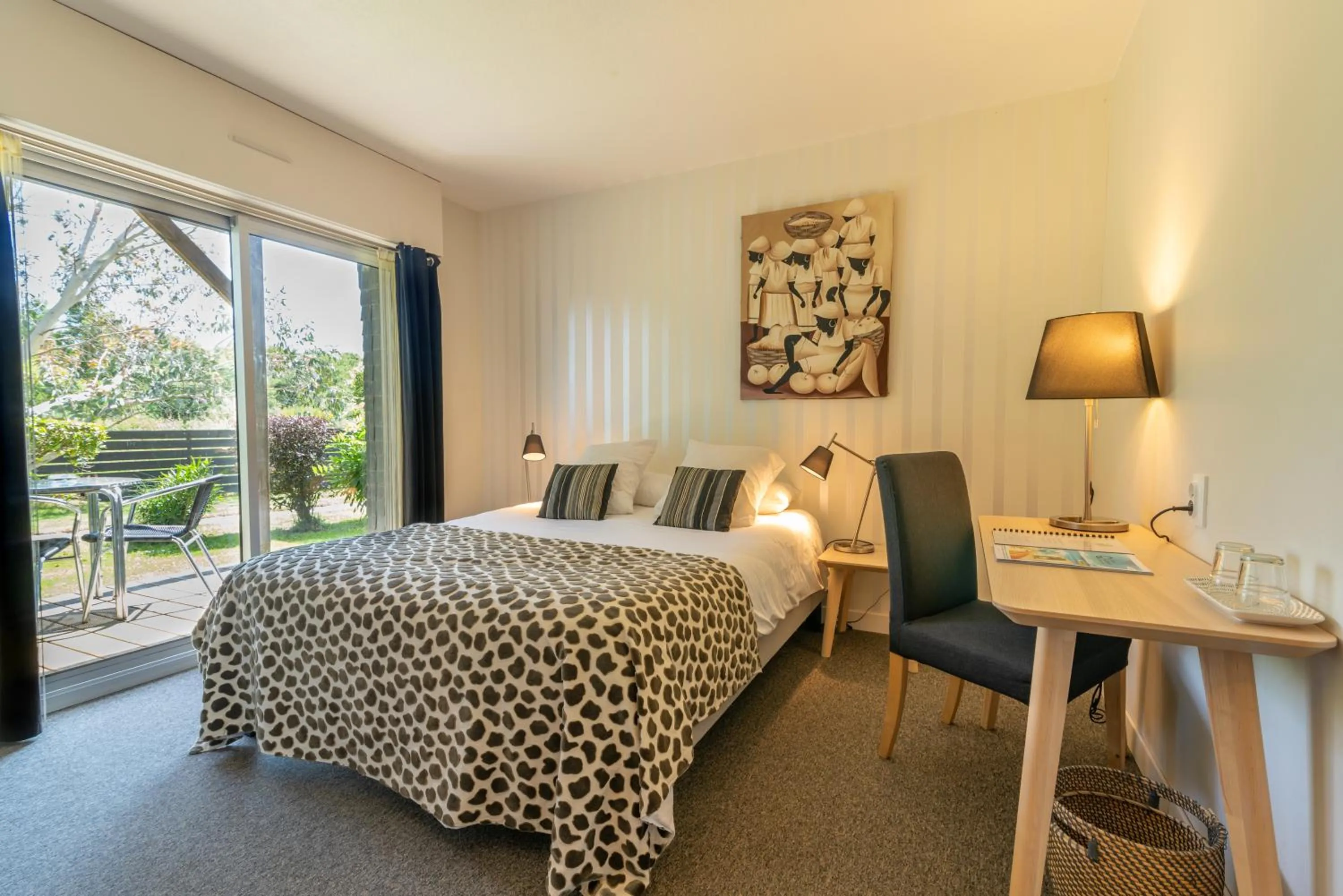 Bed in Carnac Lodge Hotel & Spa