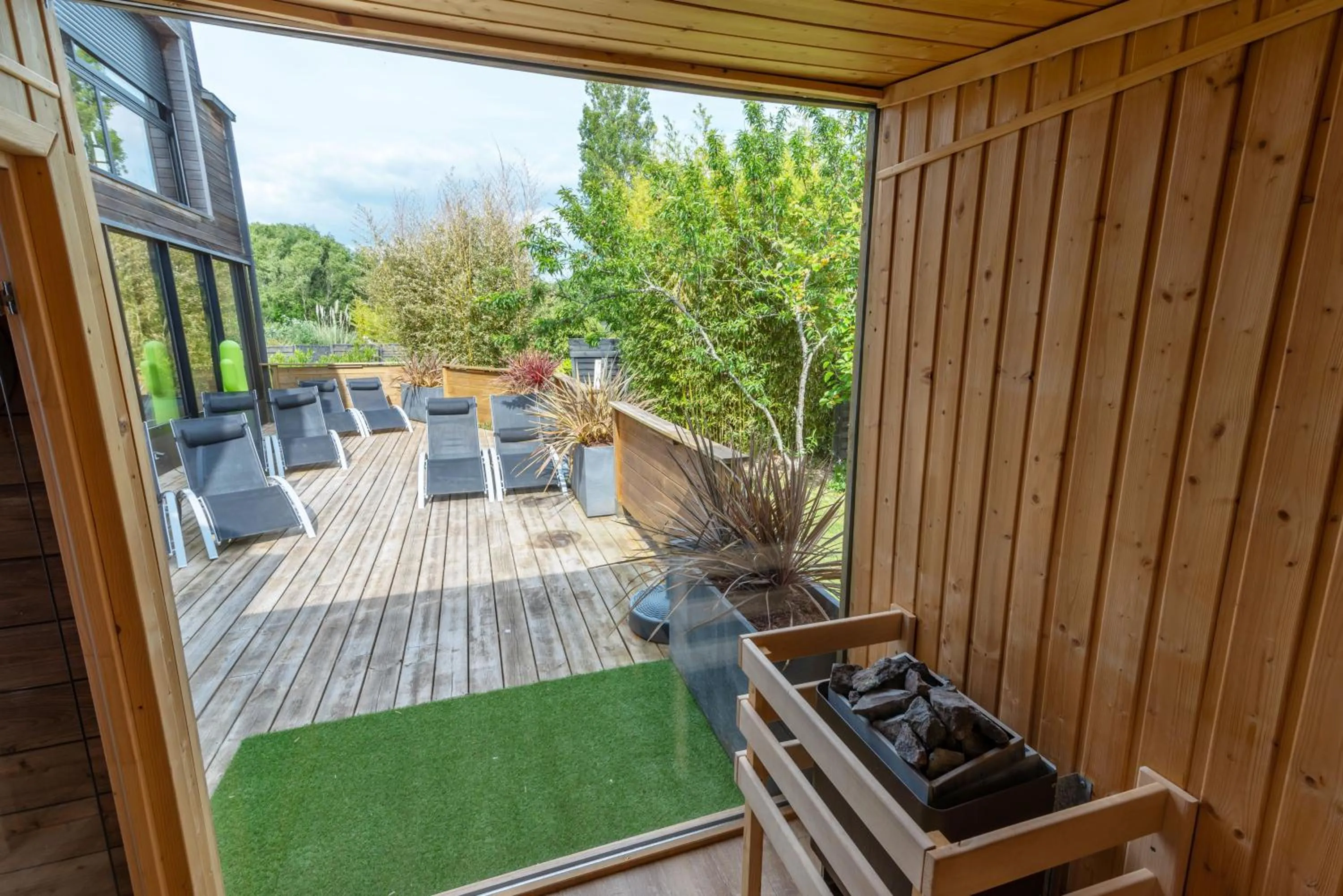 Patio in Carnac Lodge Hotel & Spa