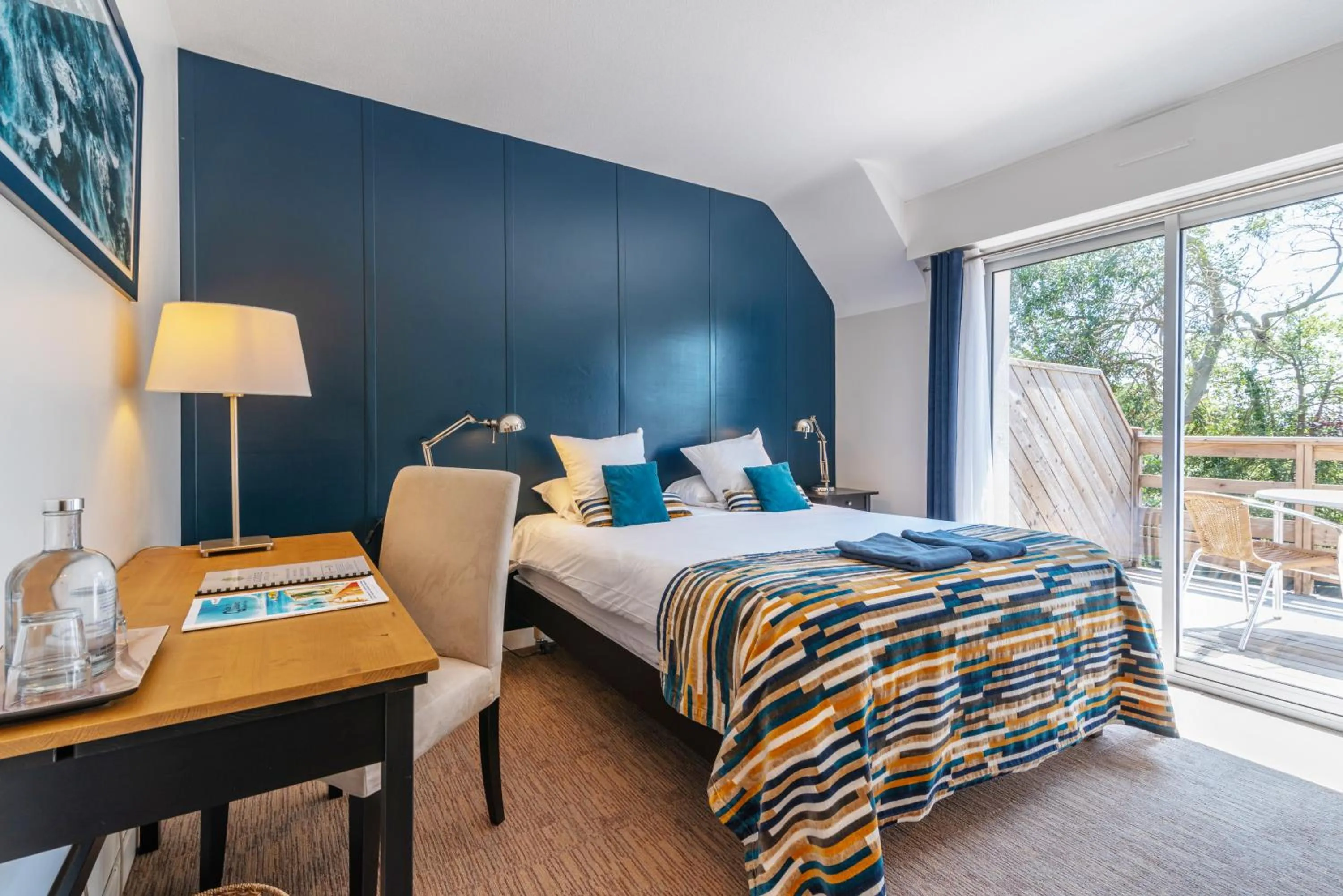 Photo of the whole room, Bed in Carnac Lodge Hotel & Spa