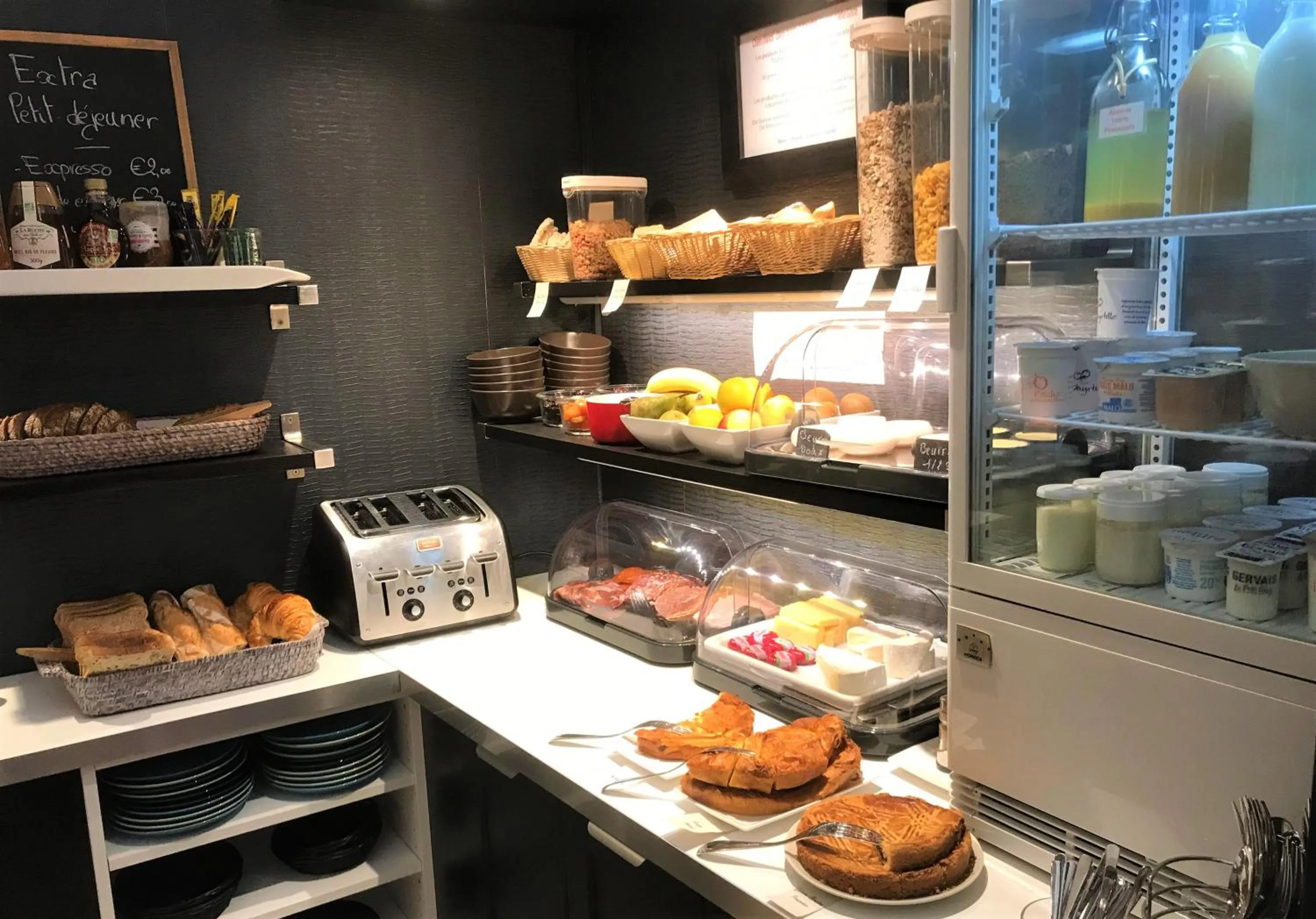 Food in Carnac Lodge Hotel & Spa