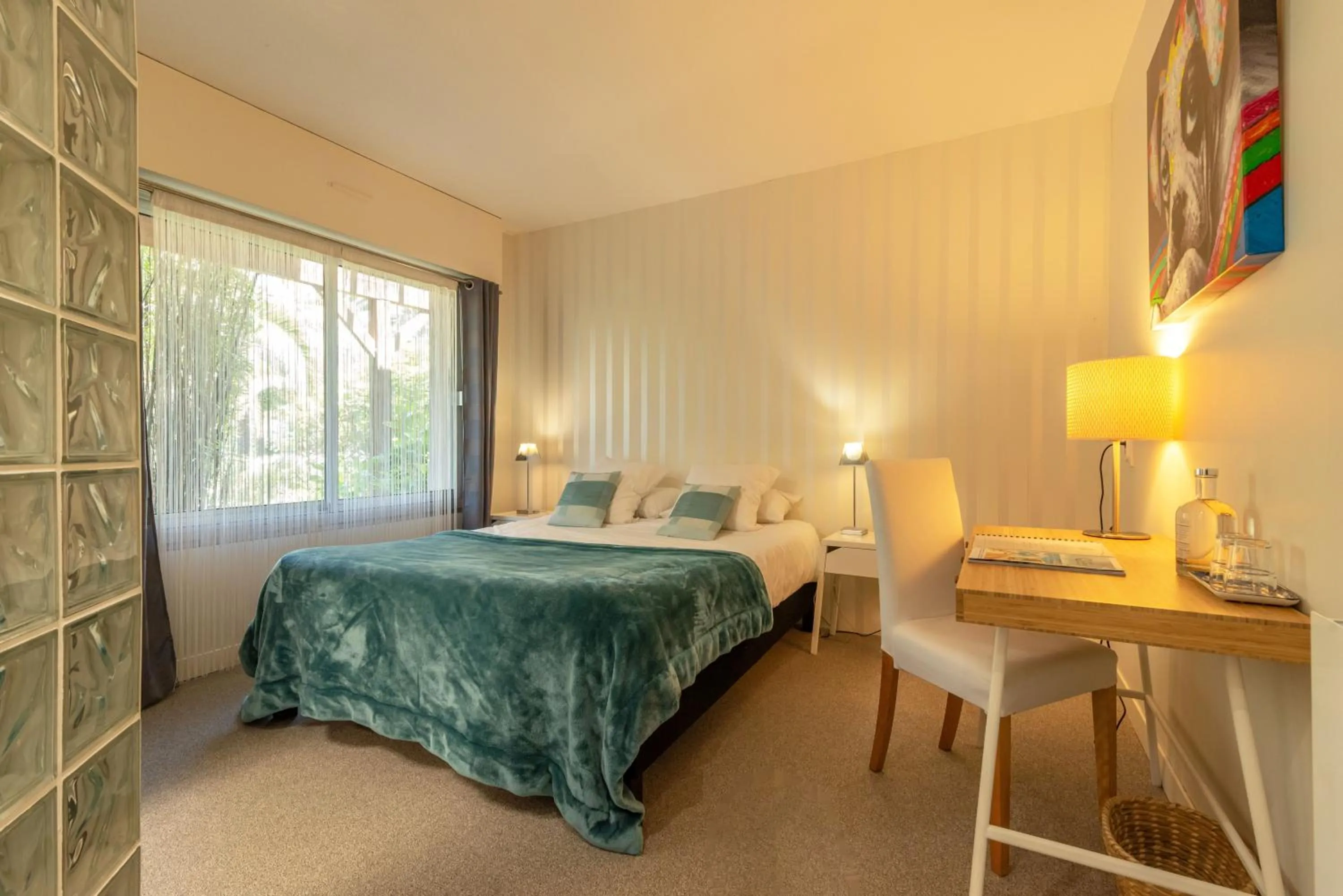 Photo of the whole room, Bed in Carnac Lodge Hotel & Spa