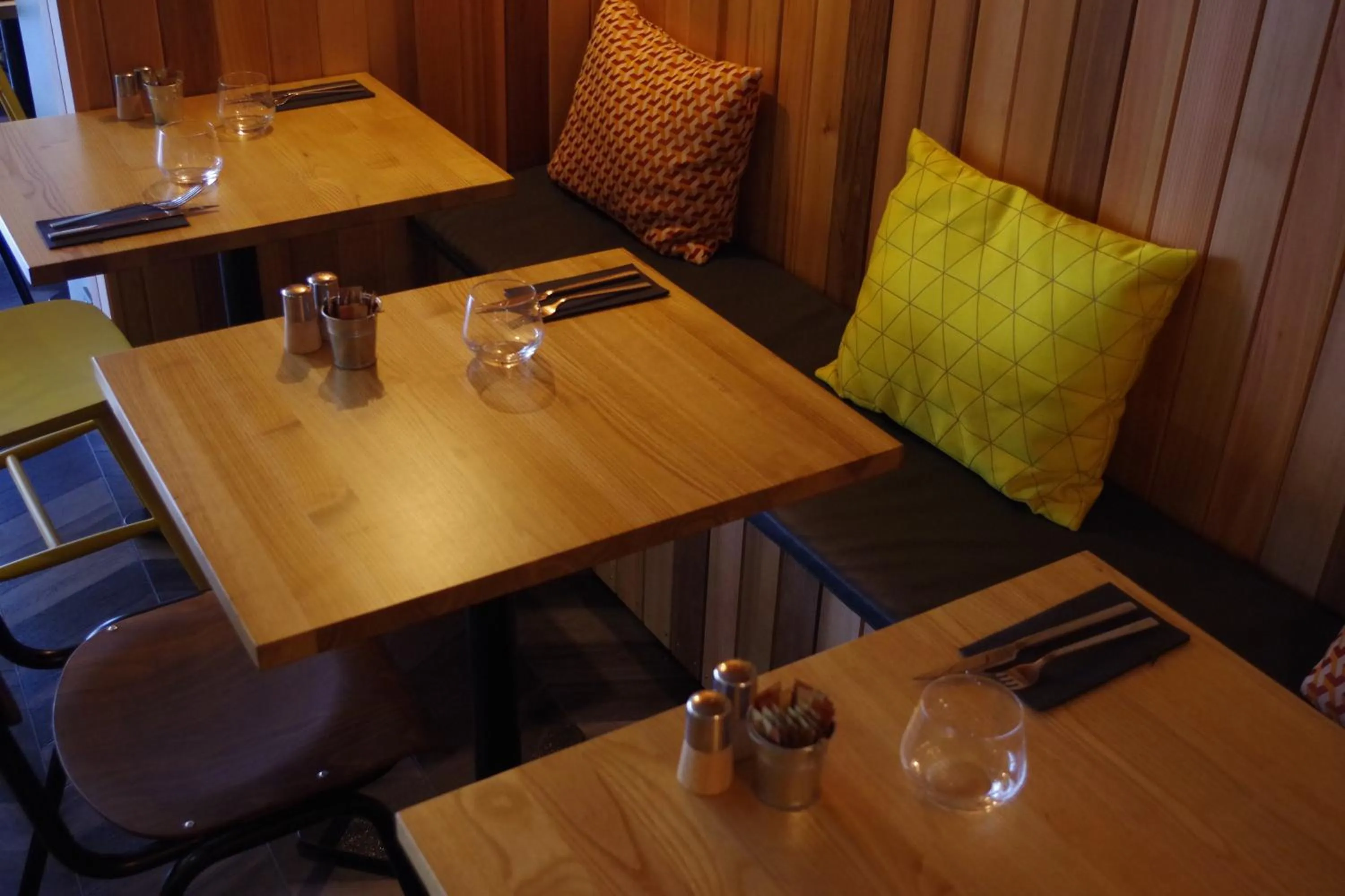 Restaurant/places to eat in Logis Hotel Le Chêne Vert