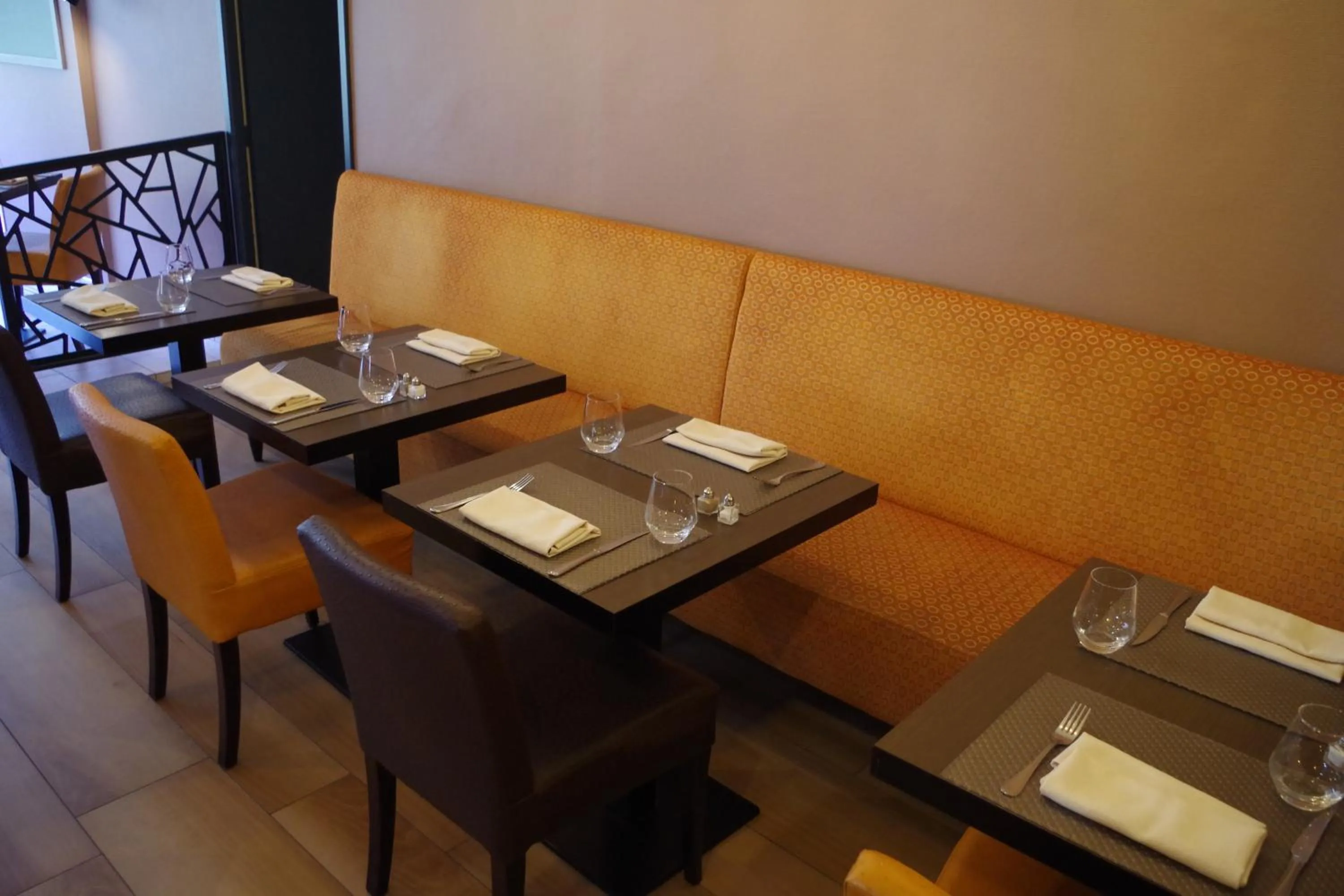 Restaurant/places to eat in Logis Hotel Le Chêne Vert