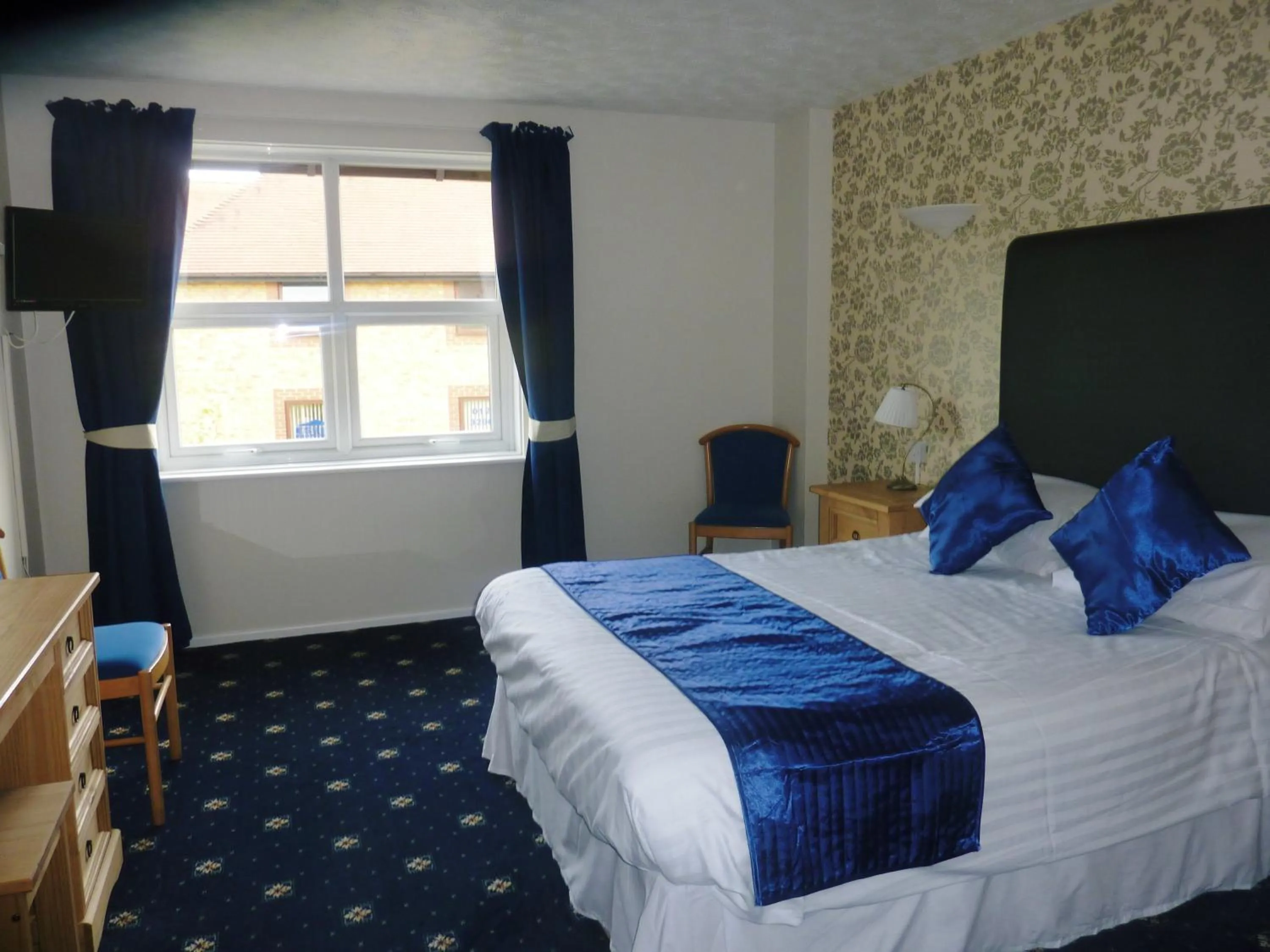 Bed in The Oakland Hotel