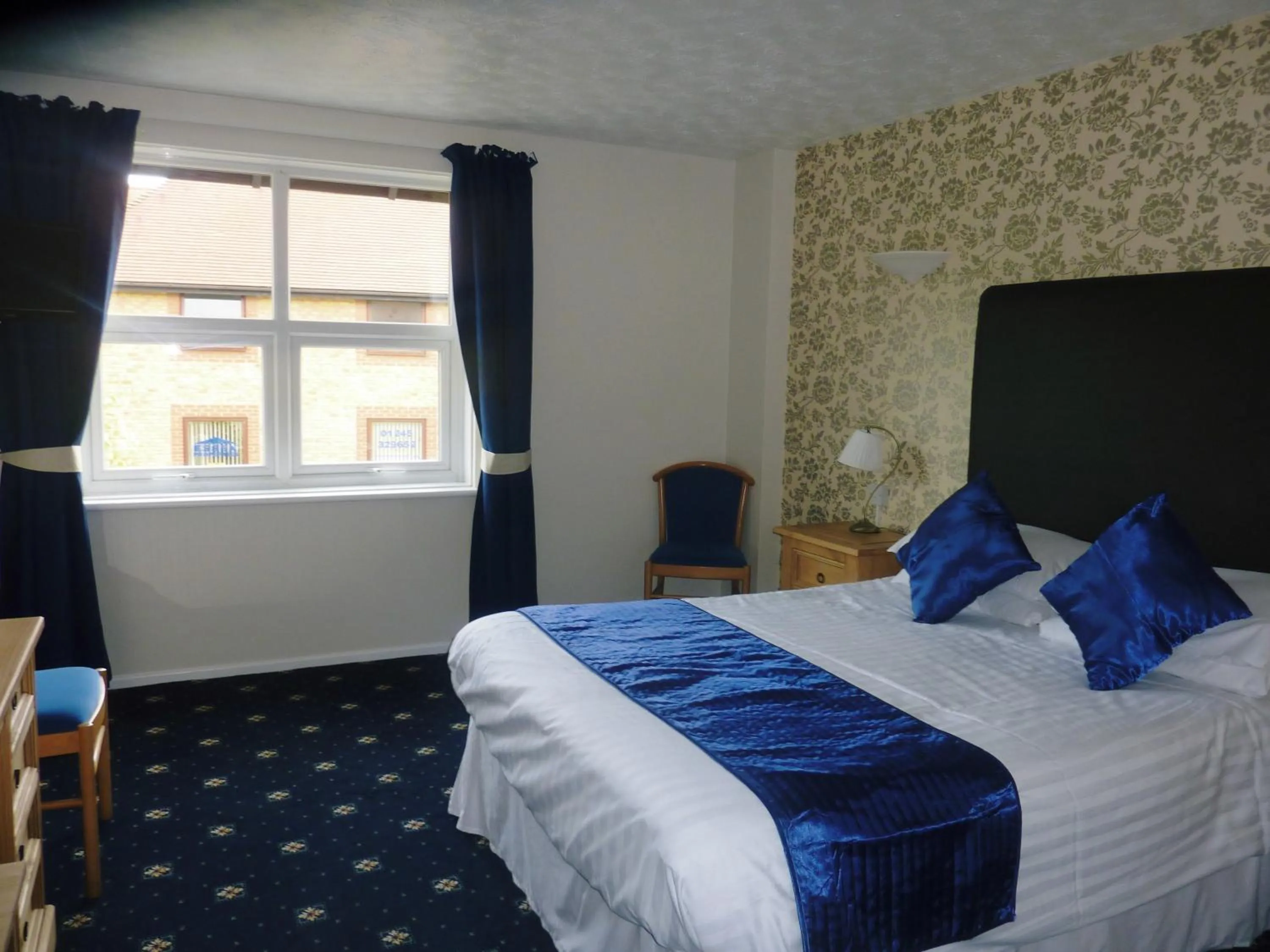 Bed in The Oakland Hotel