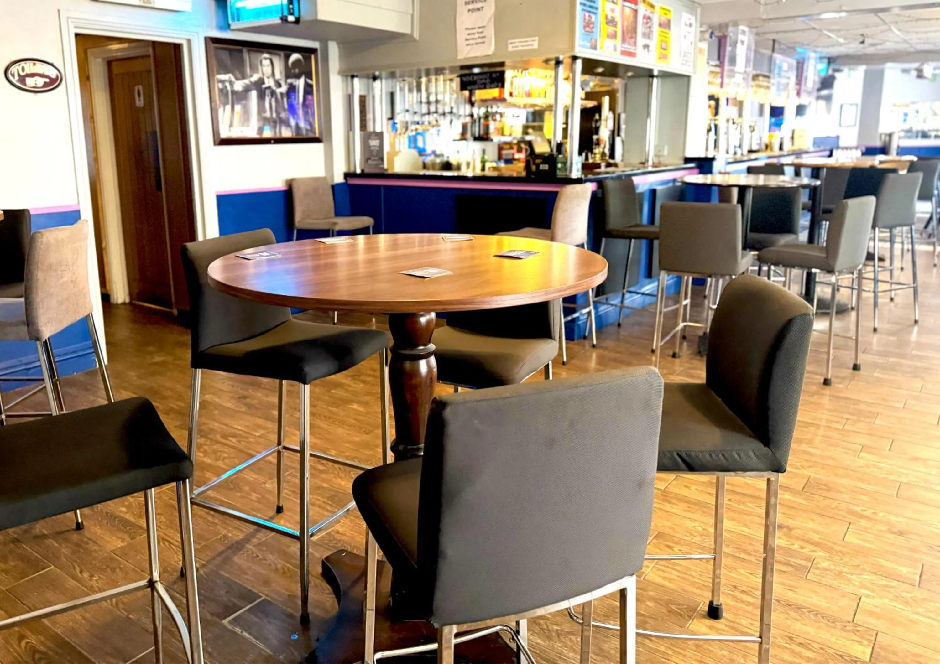 Lounge or bar in The Oakland Hotel