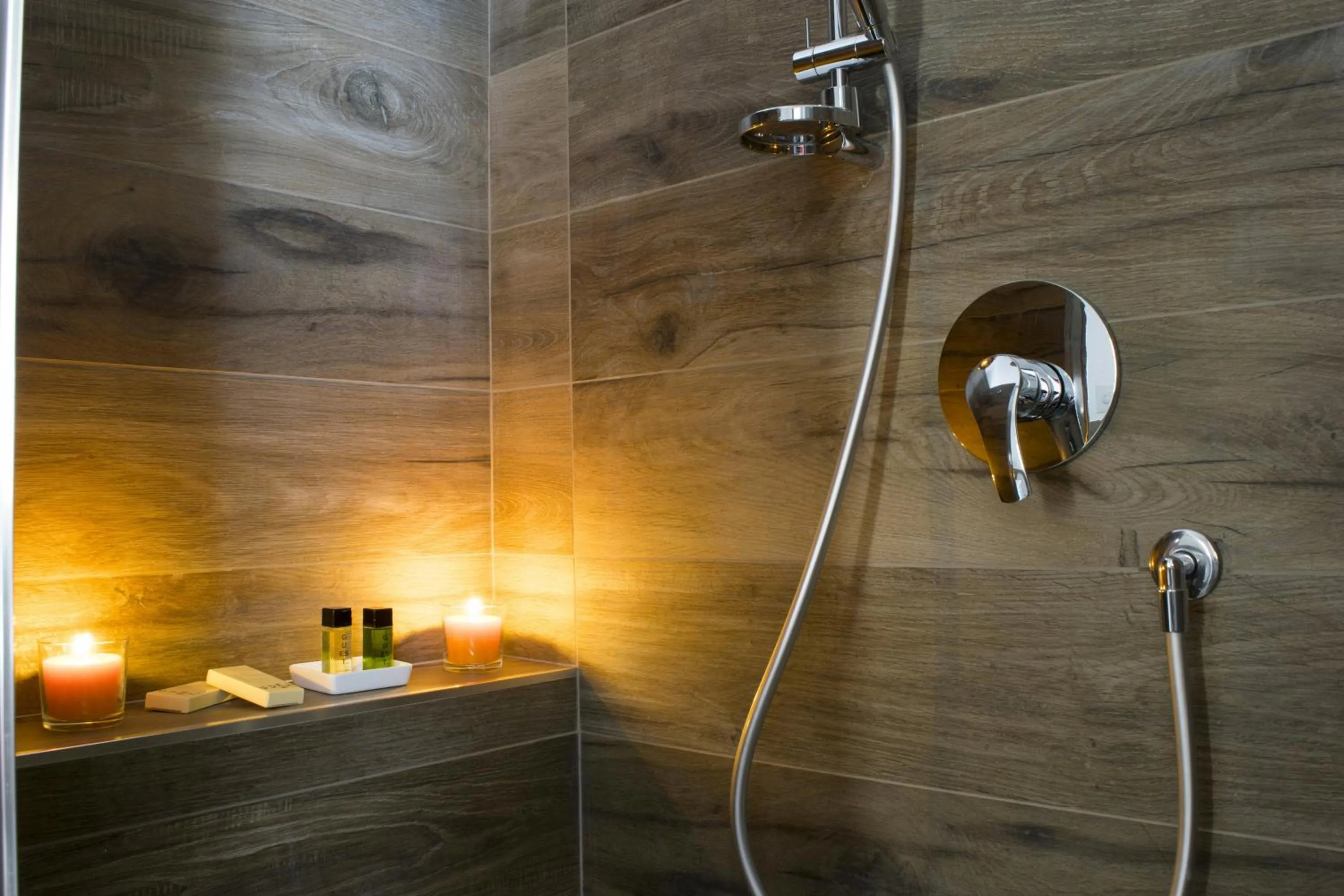 Shower in Fourooms Museo Filangieri By Dimorra