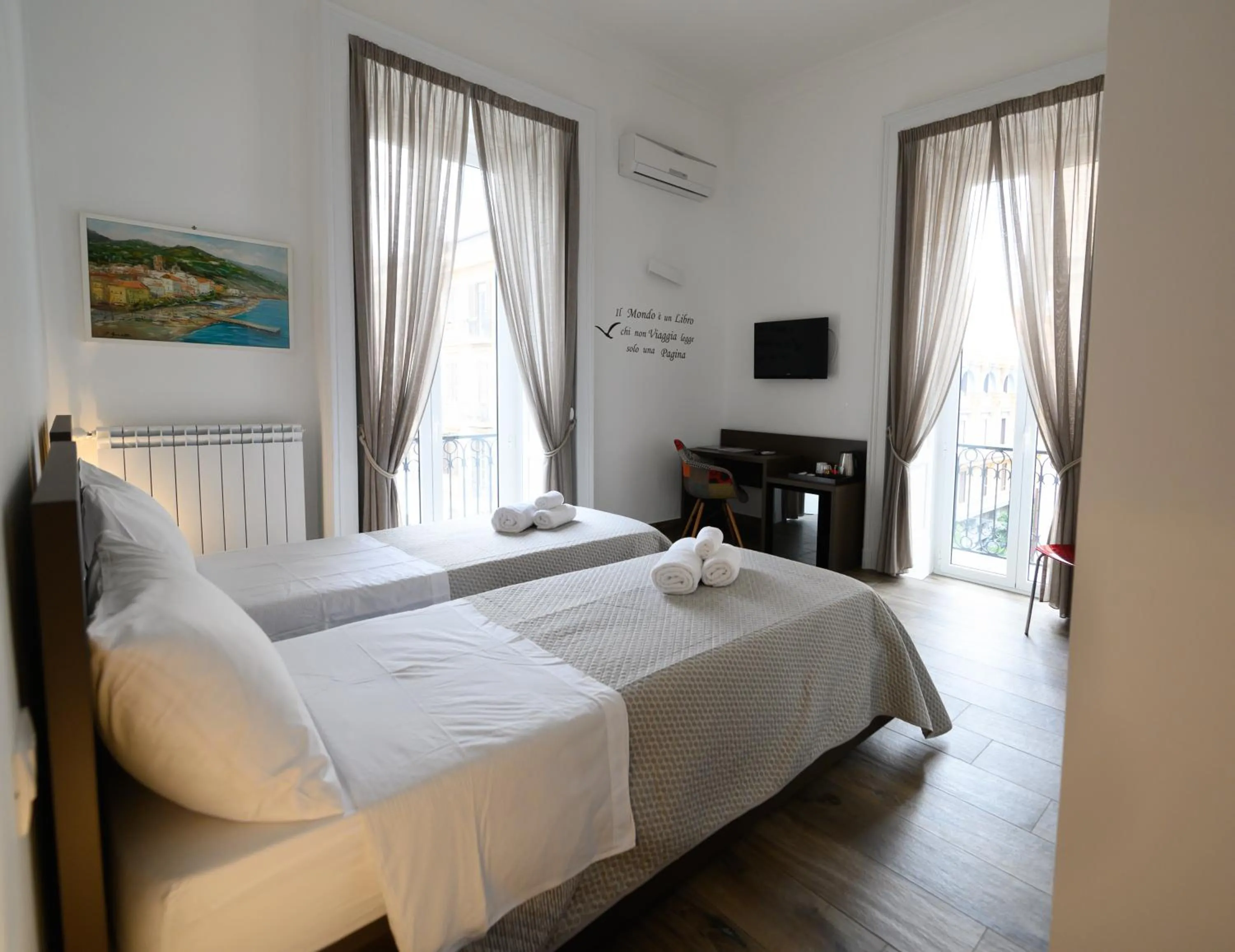 Photo of the whole room, Bed in Fourooms Museo Filangieri By Dimorra