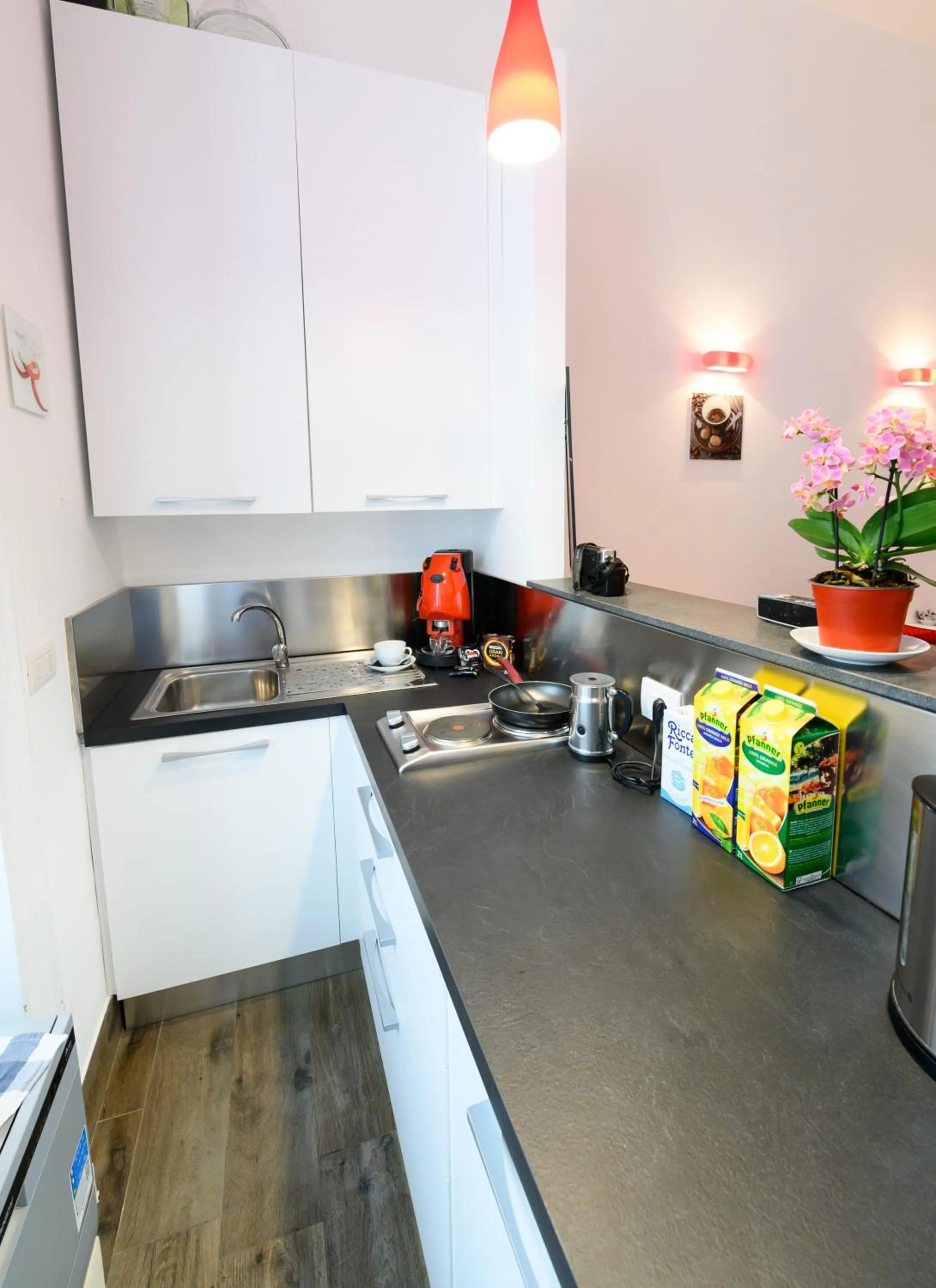 Kitchen or kitchenette in Fourooms Museo Filangieri By Dimorra