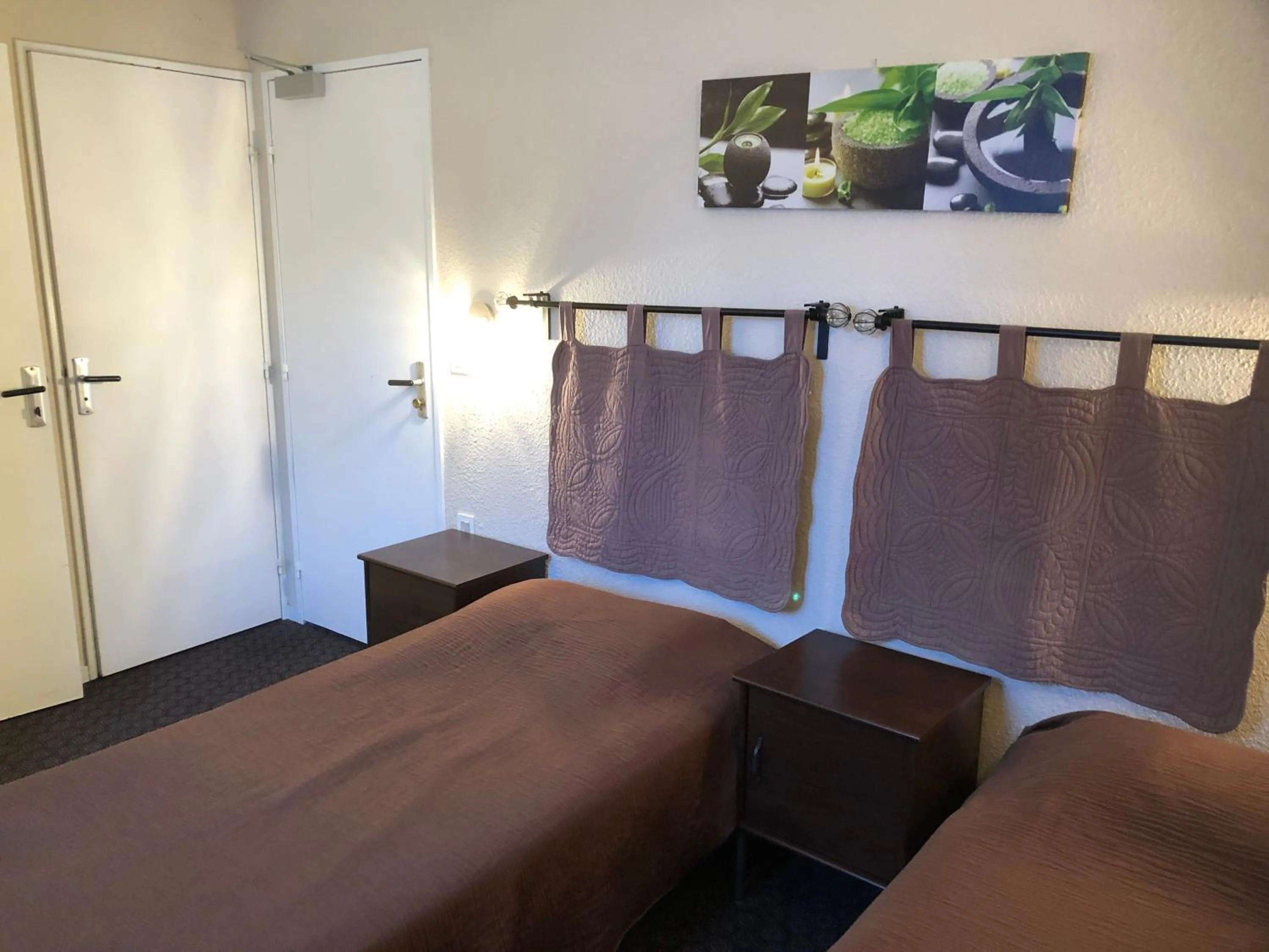 Bedroom, Bed in Hôtel Restaurant Les Falaises