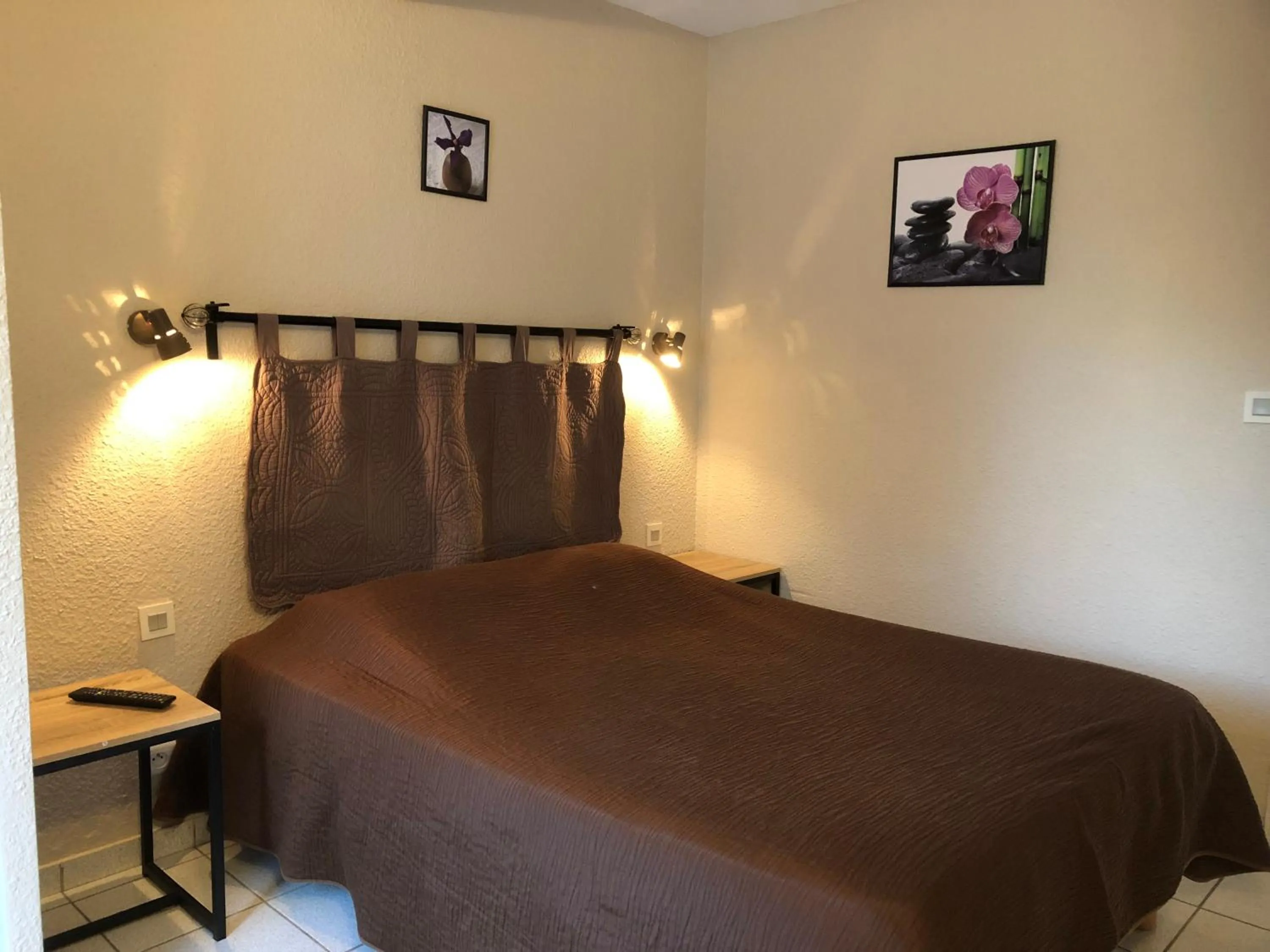 Bed in Hôtel Restaurant Les Falaises