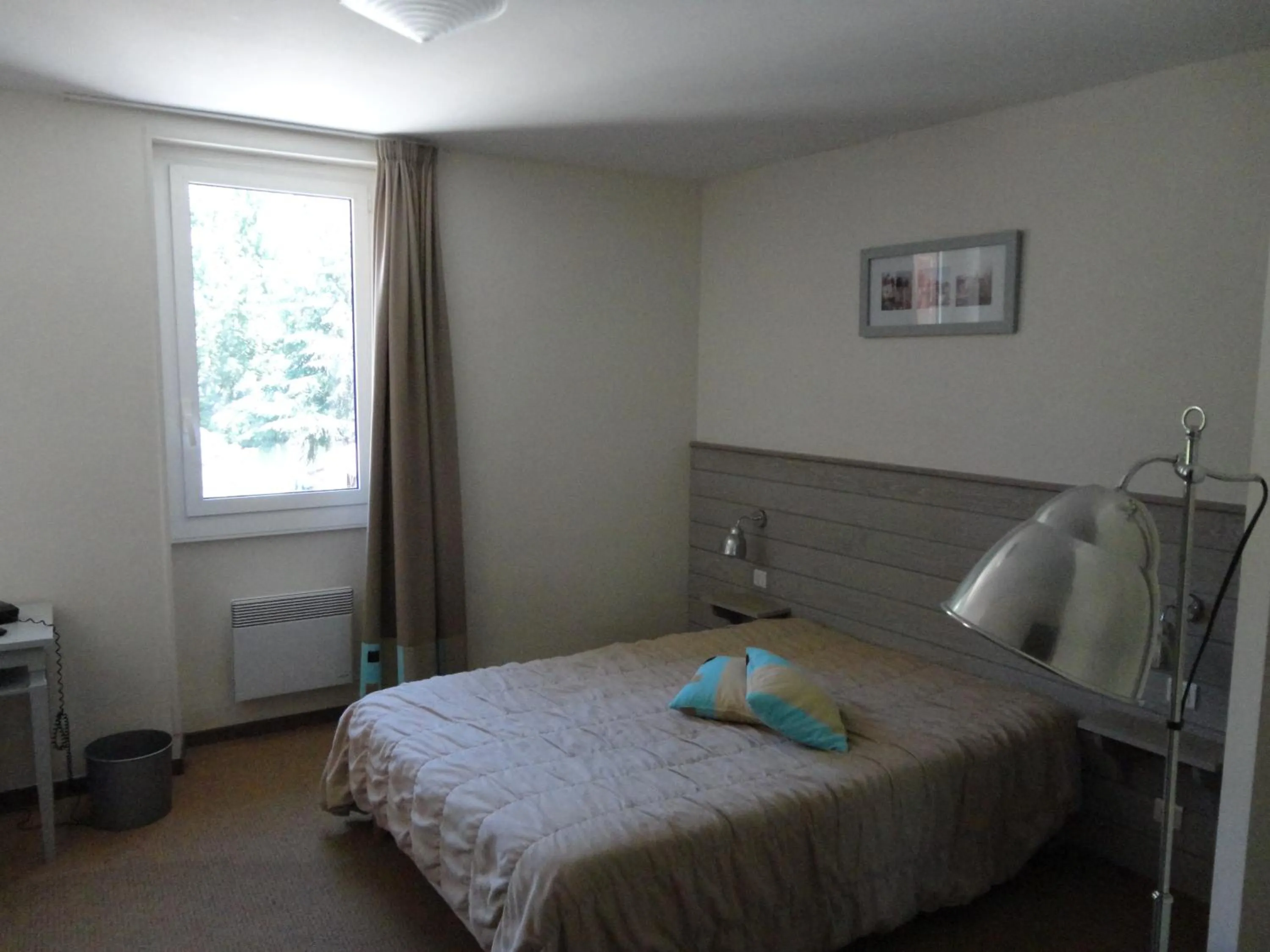 Photo of the whole room, Bed in Hôtel Restaurant Les Falaises