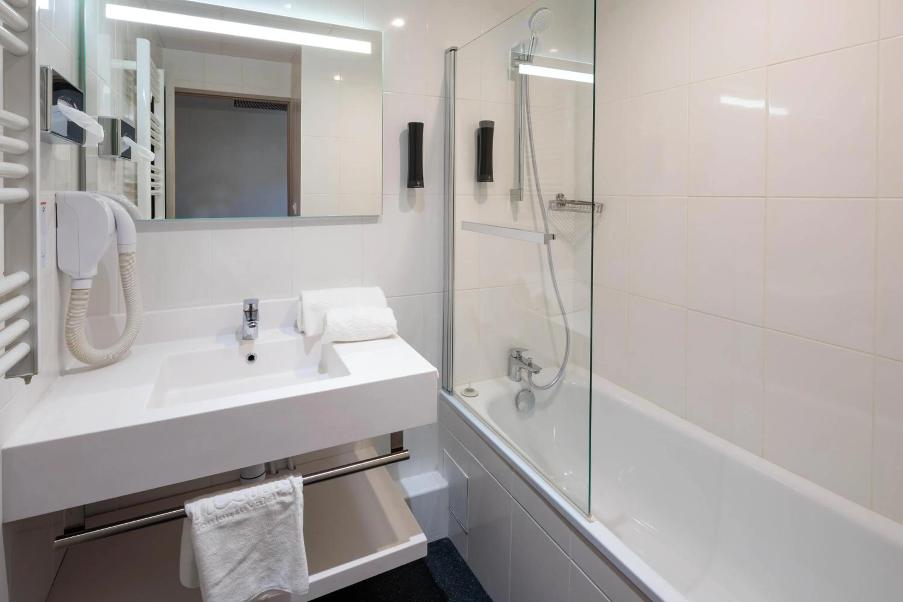 Noemys Toulon La Valette - Hotel restaurant avec piscine