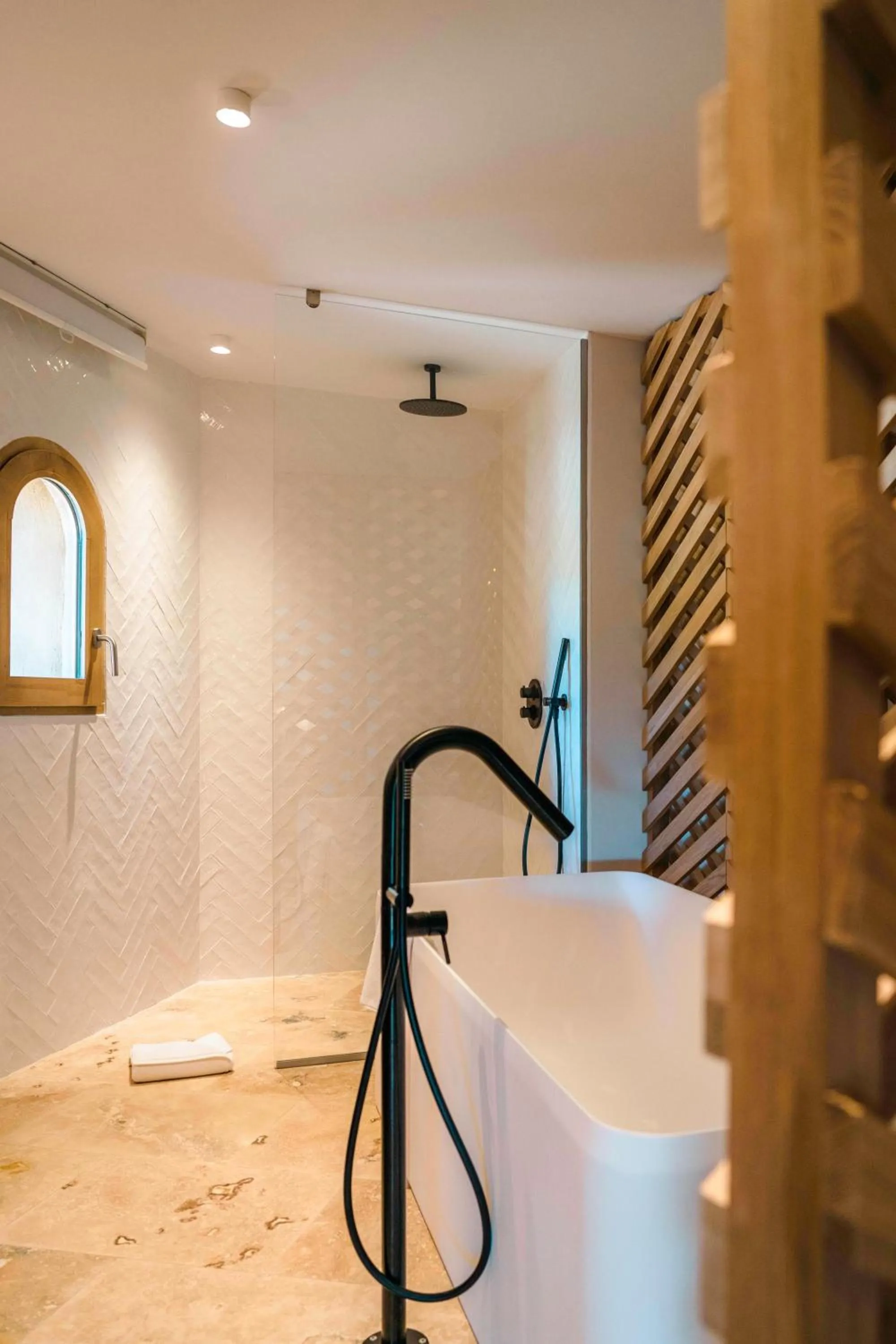 Shower in Château L'Hospitalet Wine Resort Beach & Spa