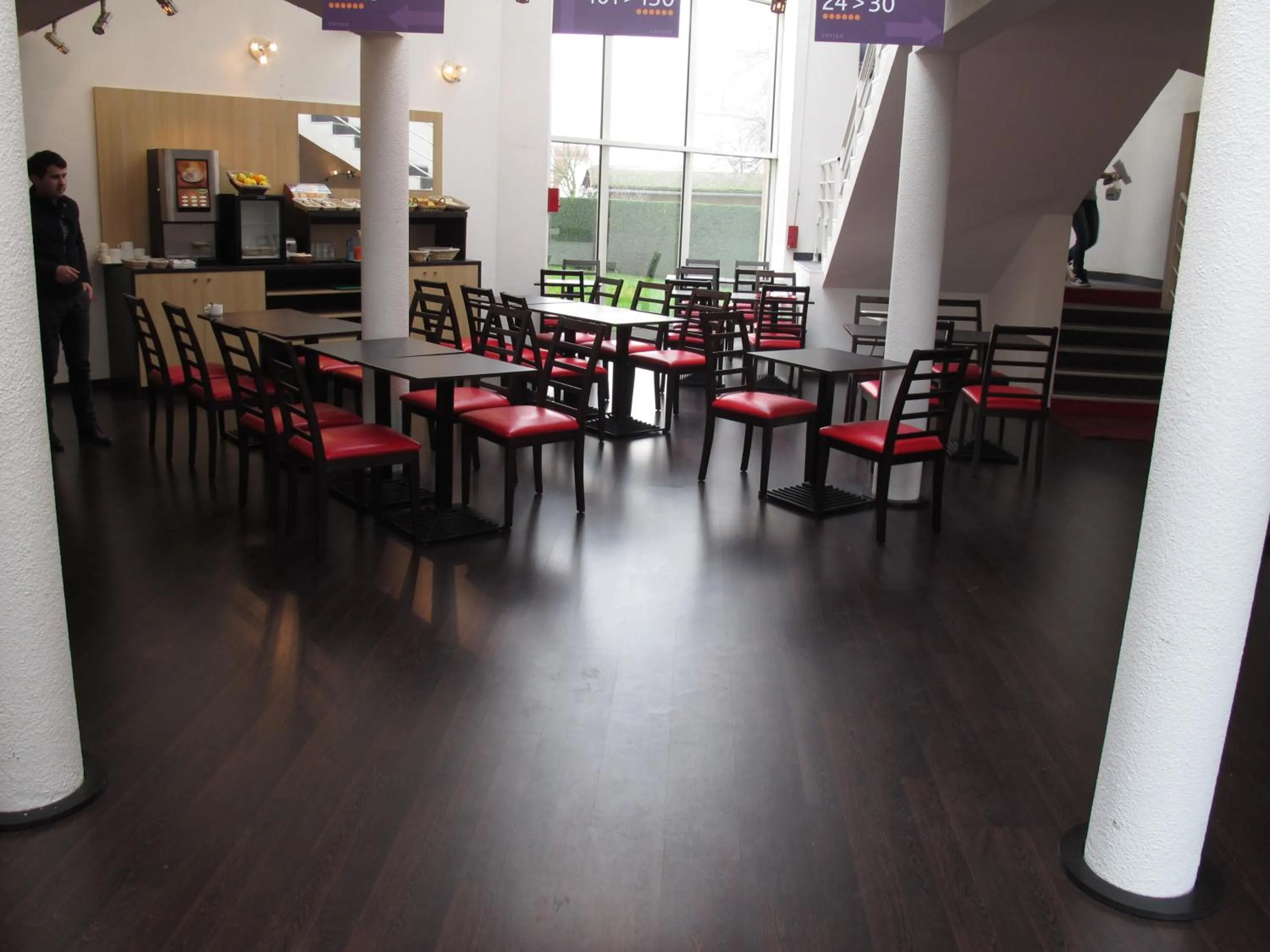 Lobby or reception in Initial by Balladins Béthune