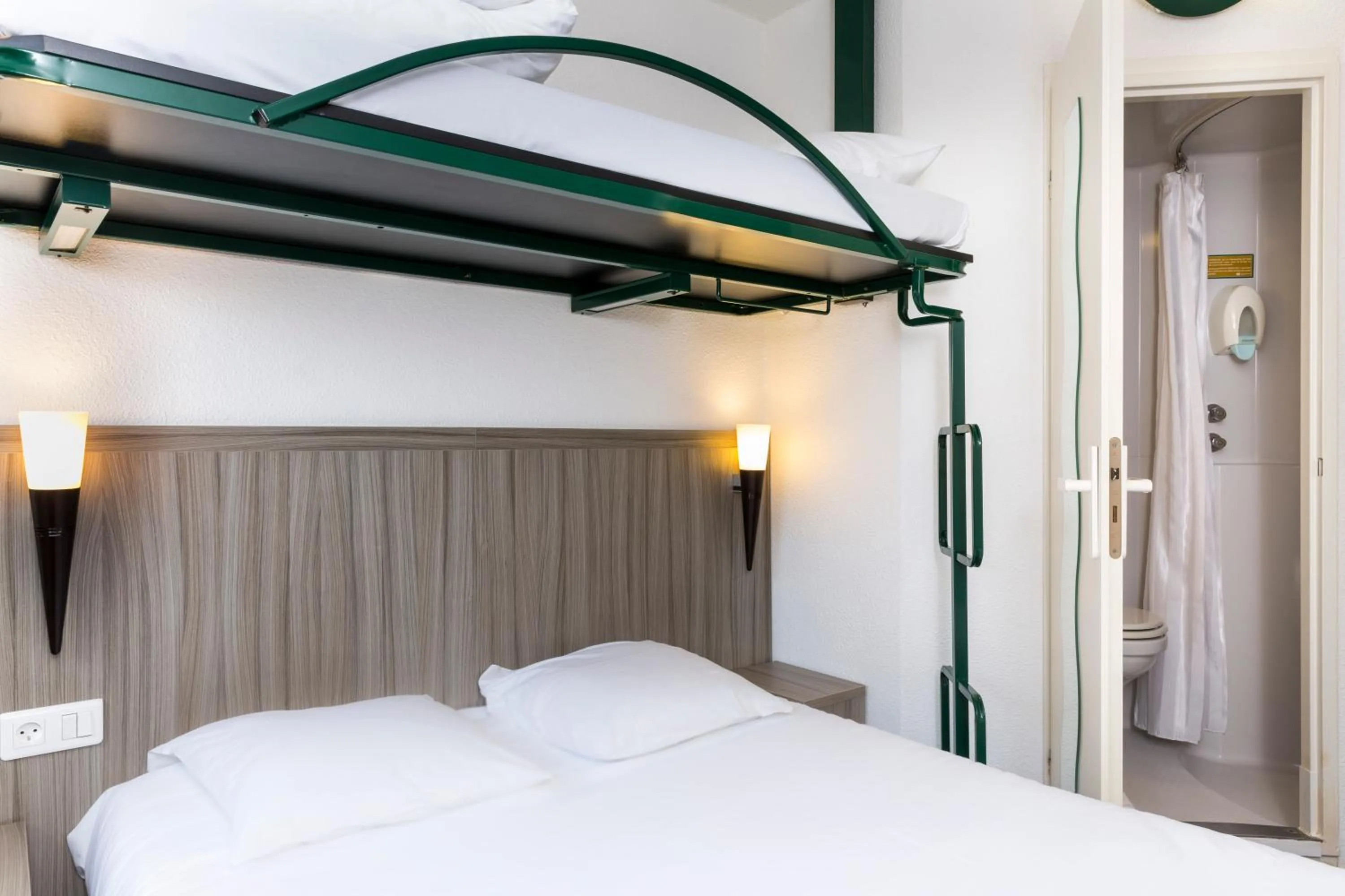 Photo of the whole room, Bed in Initial by Balladins Béthune