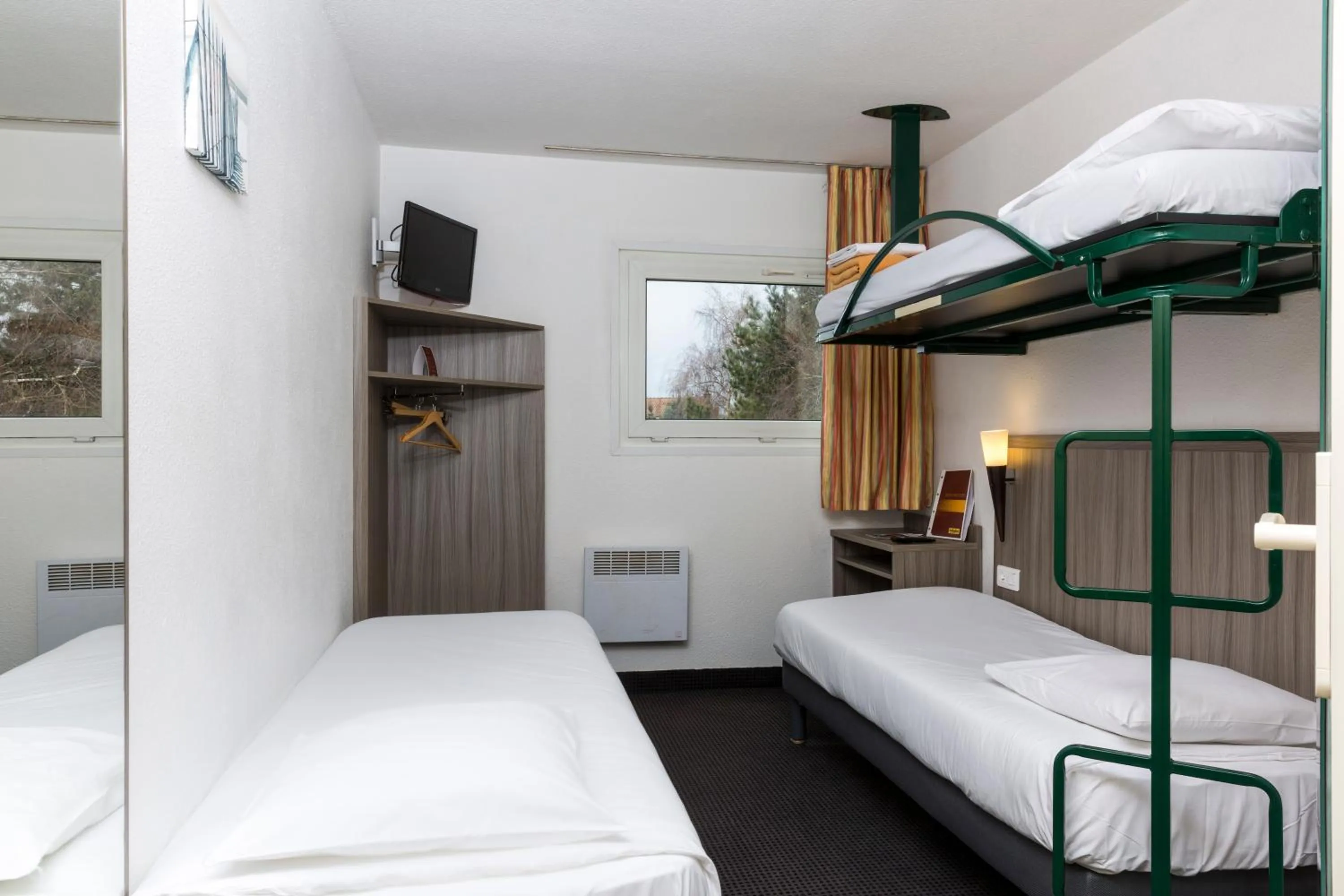 Photo of the whole room, Bed in Initial by Balladins Béthune