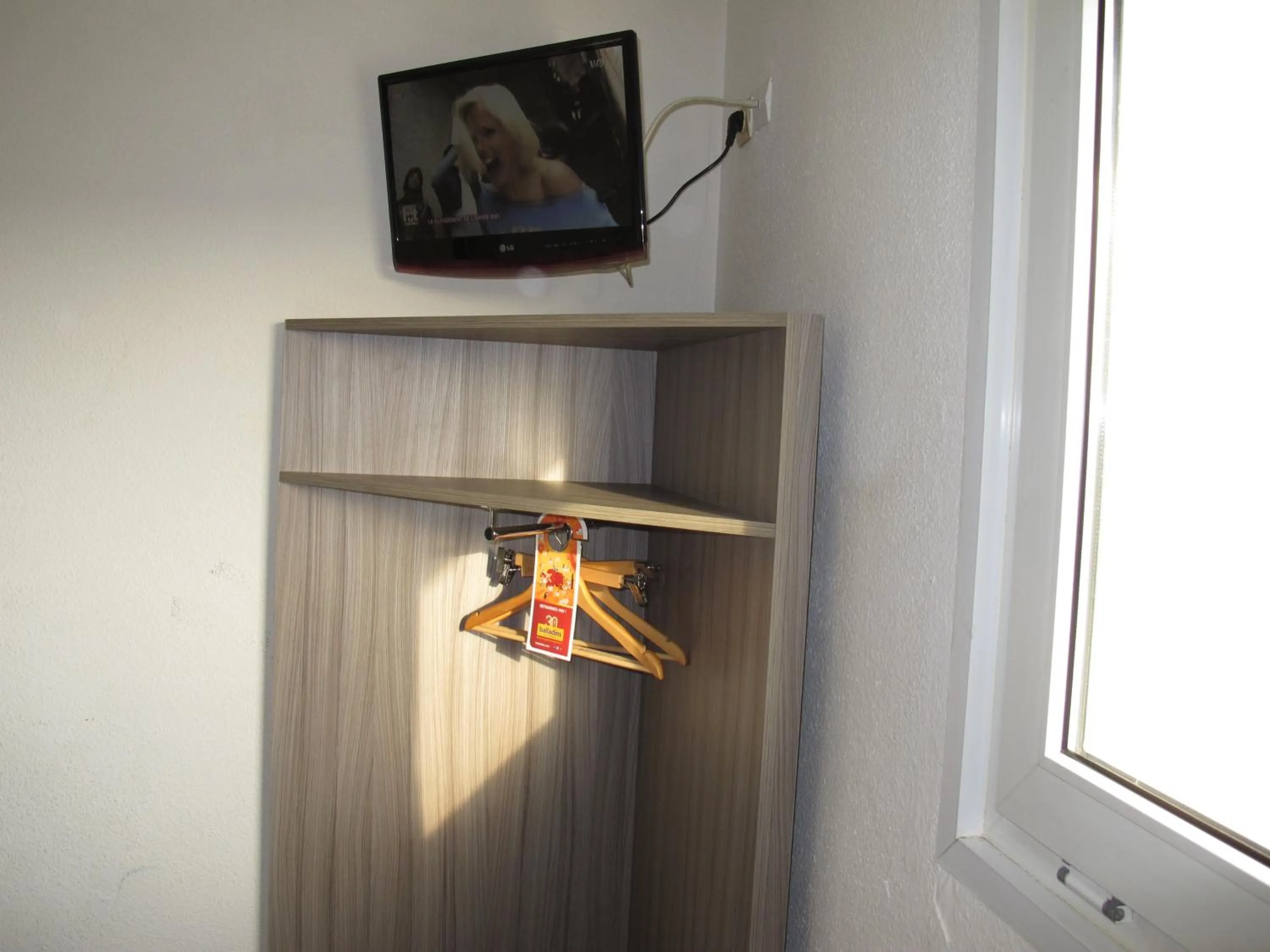 Photo of the whole room in Initial by Balladins Béthune