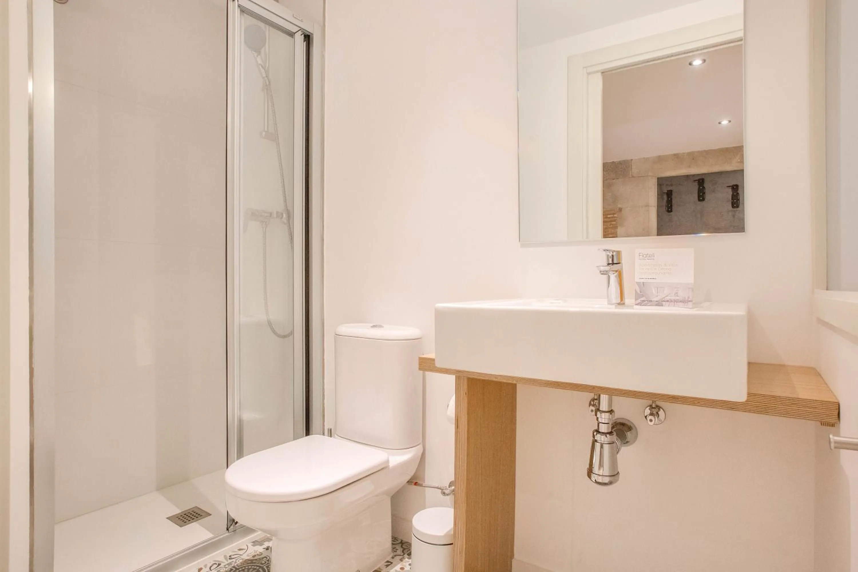 Shower in Flateli - Plaça Catalunya 42