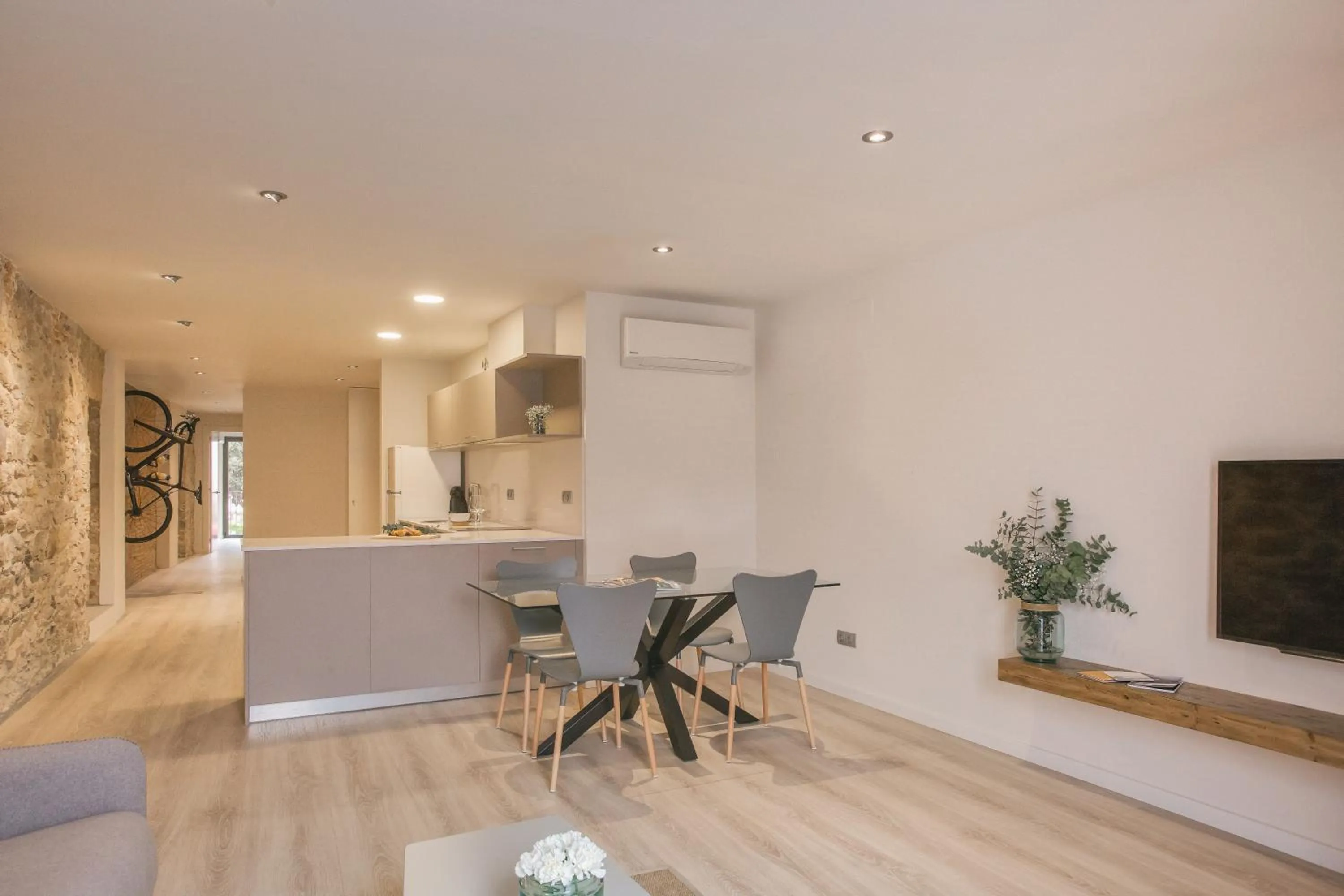 TV and multimedia in Flateli - Plaça Catalunya 22