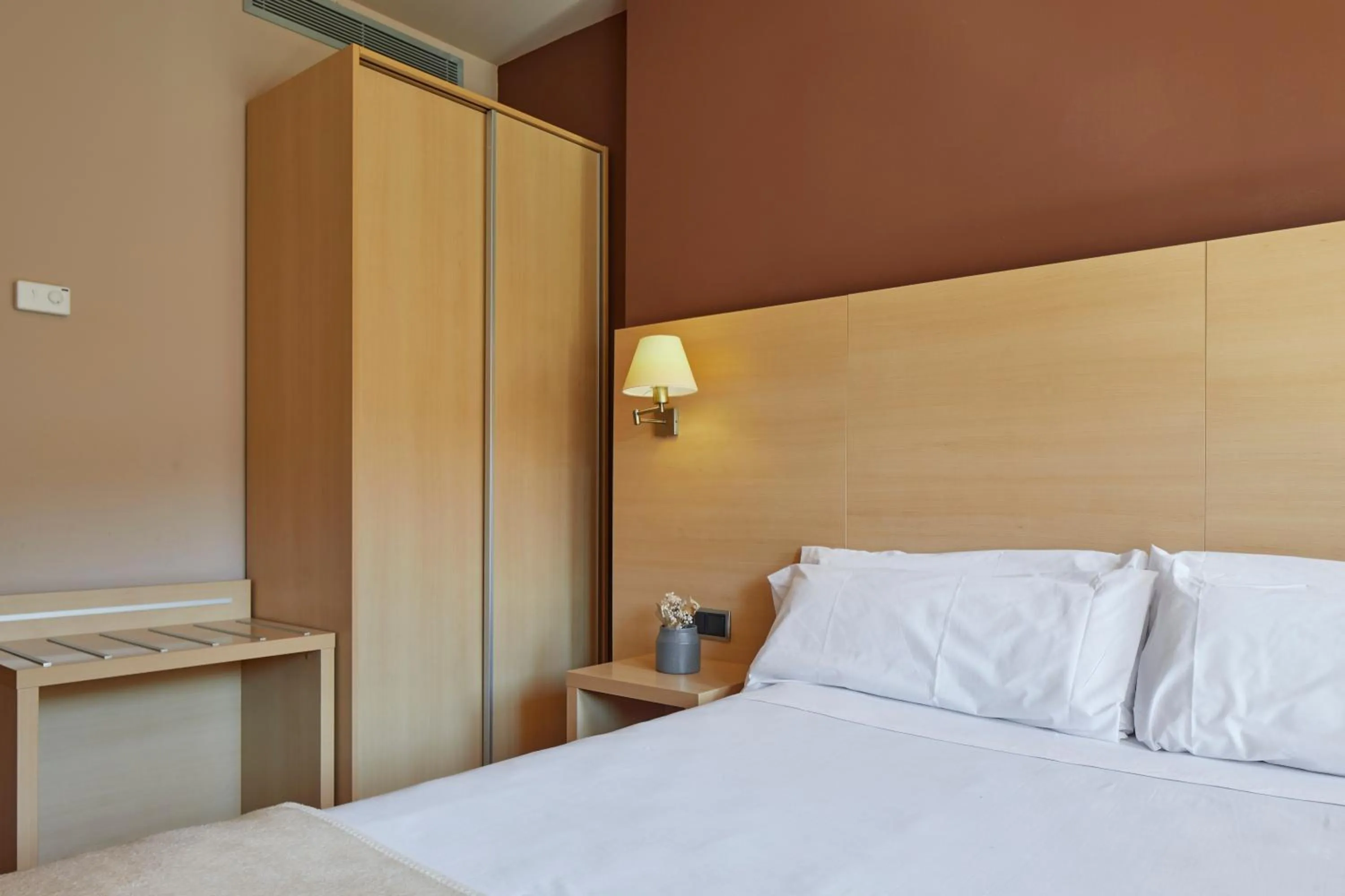 hair dresser, Bed in Iraipe Santuario de Arantzazu Hotel