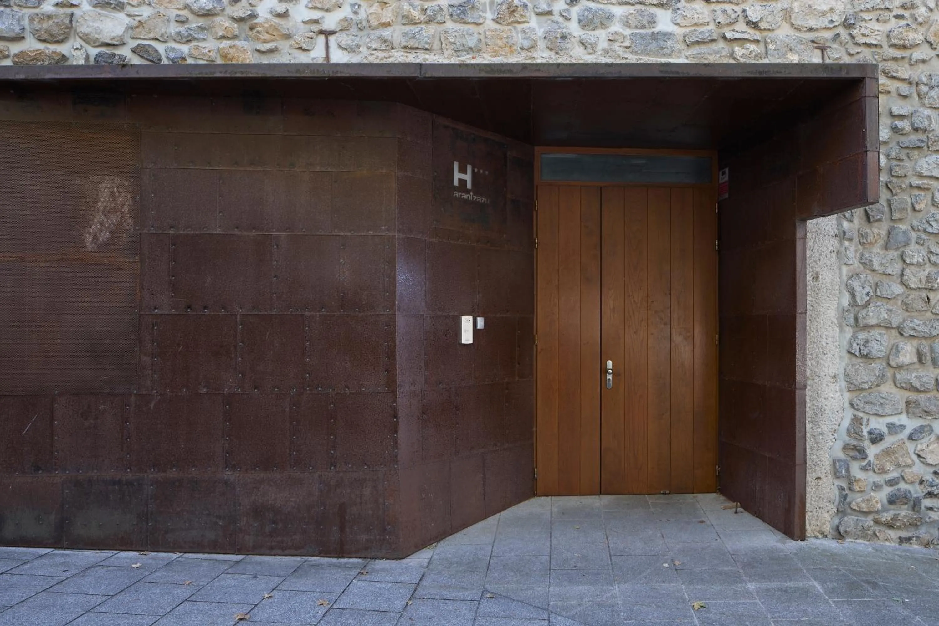 Facade/entrance in Iraipe Santuario de Arantzazu Hotel