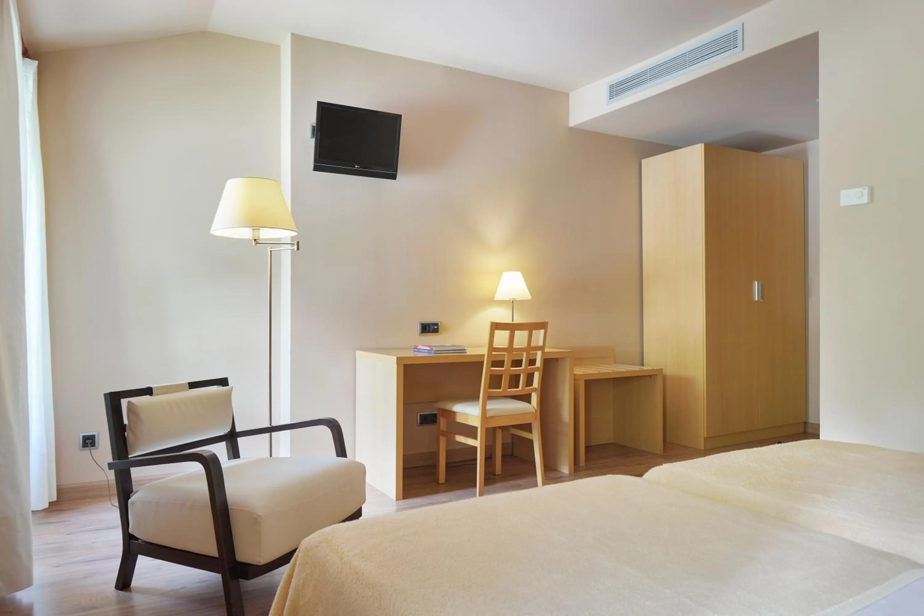 hair dresser, Bed in Iraipe Santuario de Arantzazu Hotel