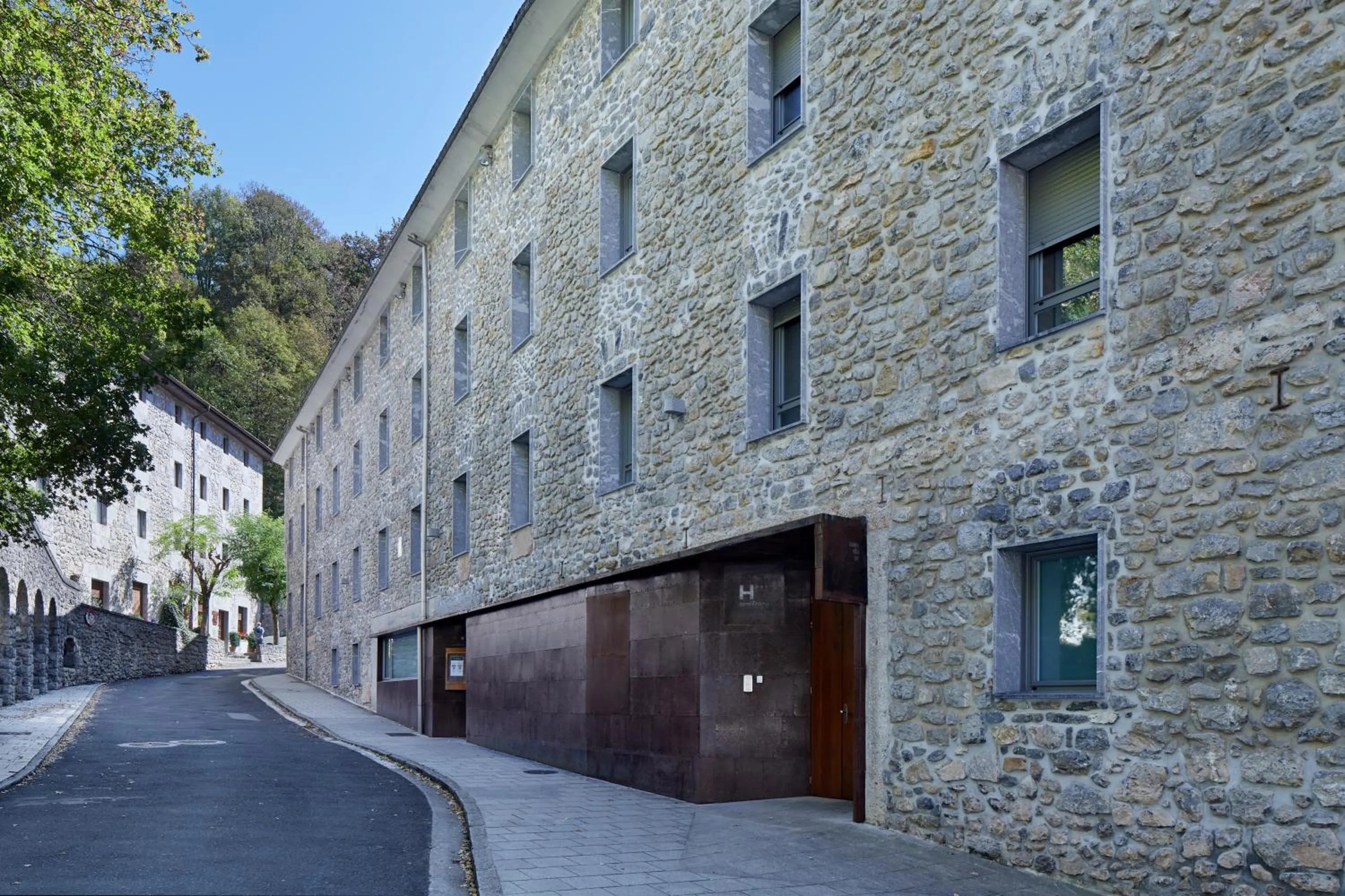 Facade/entrance in Iraipe Santuario de Arantzazu Hotel