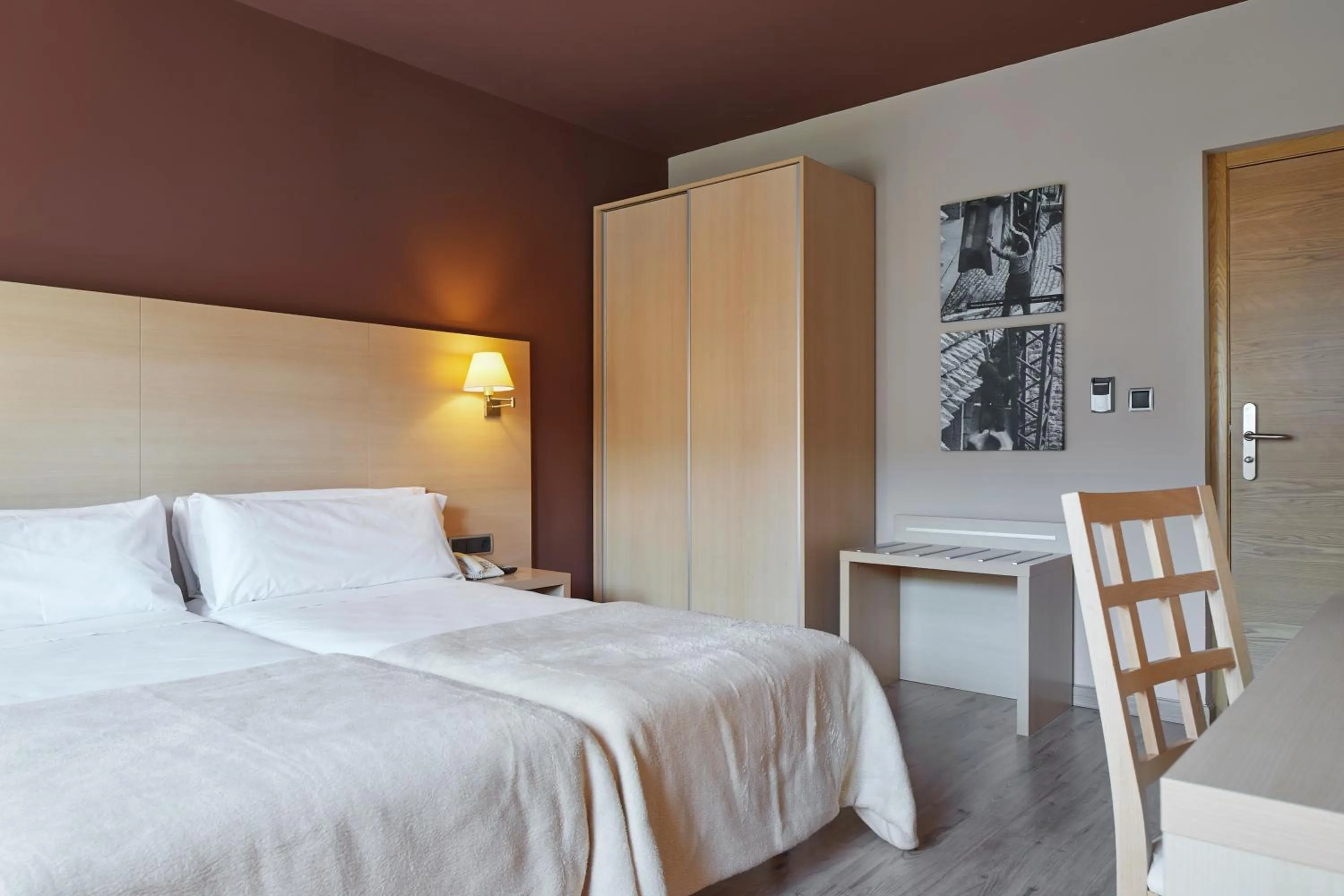 Text overlay, Bed in Iraipe Santuario de Arantzazu Hotel