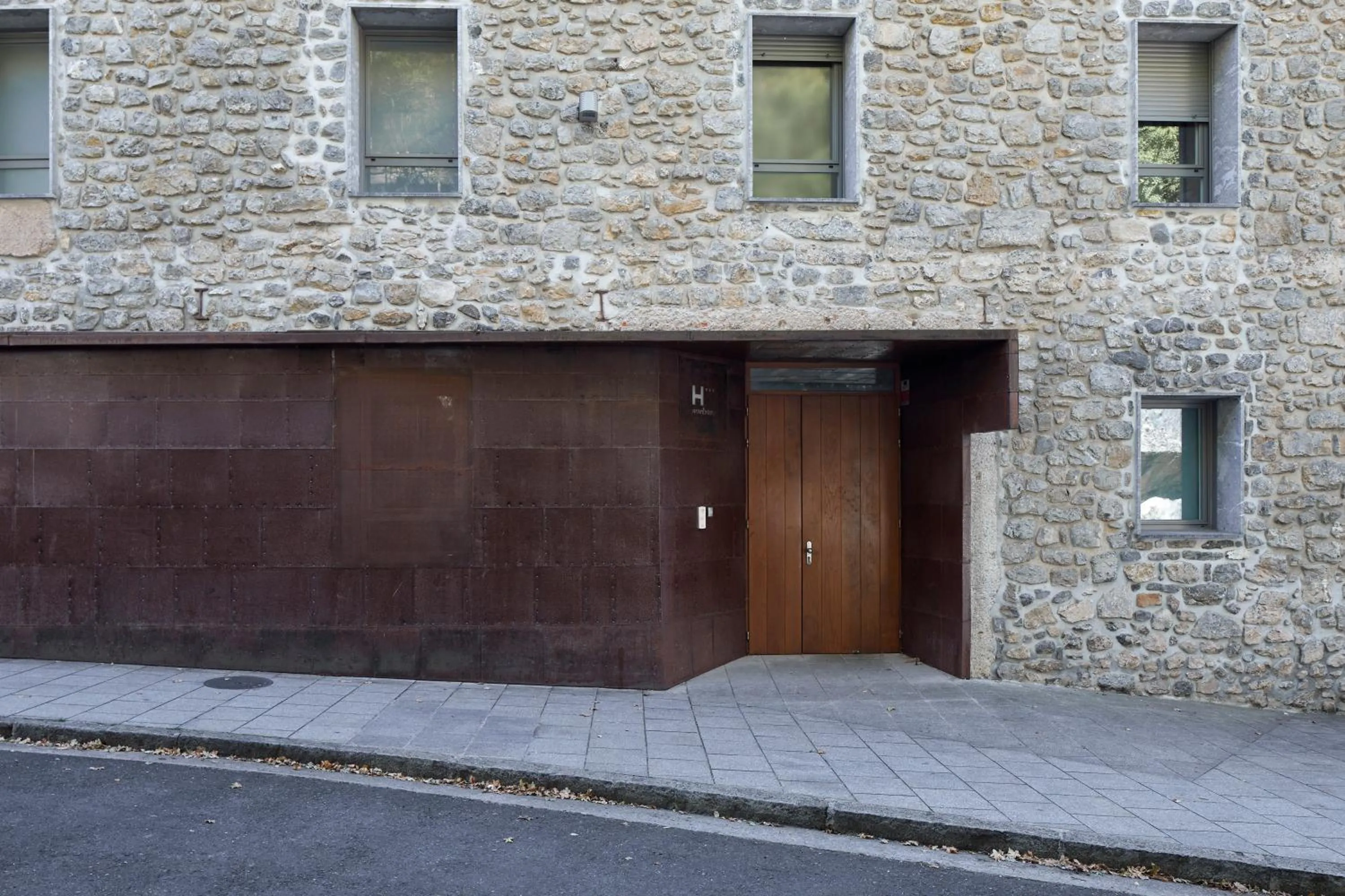Facade/entrance in Iraipe Santuario de Arantzazu Hotel