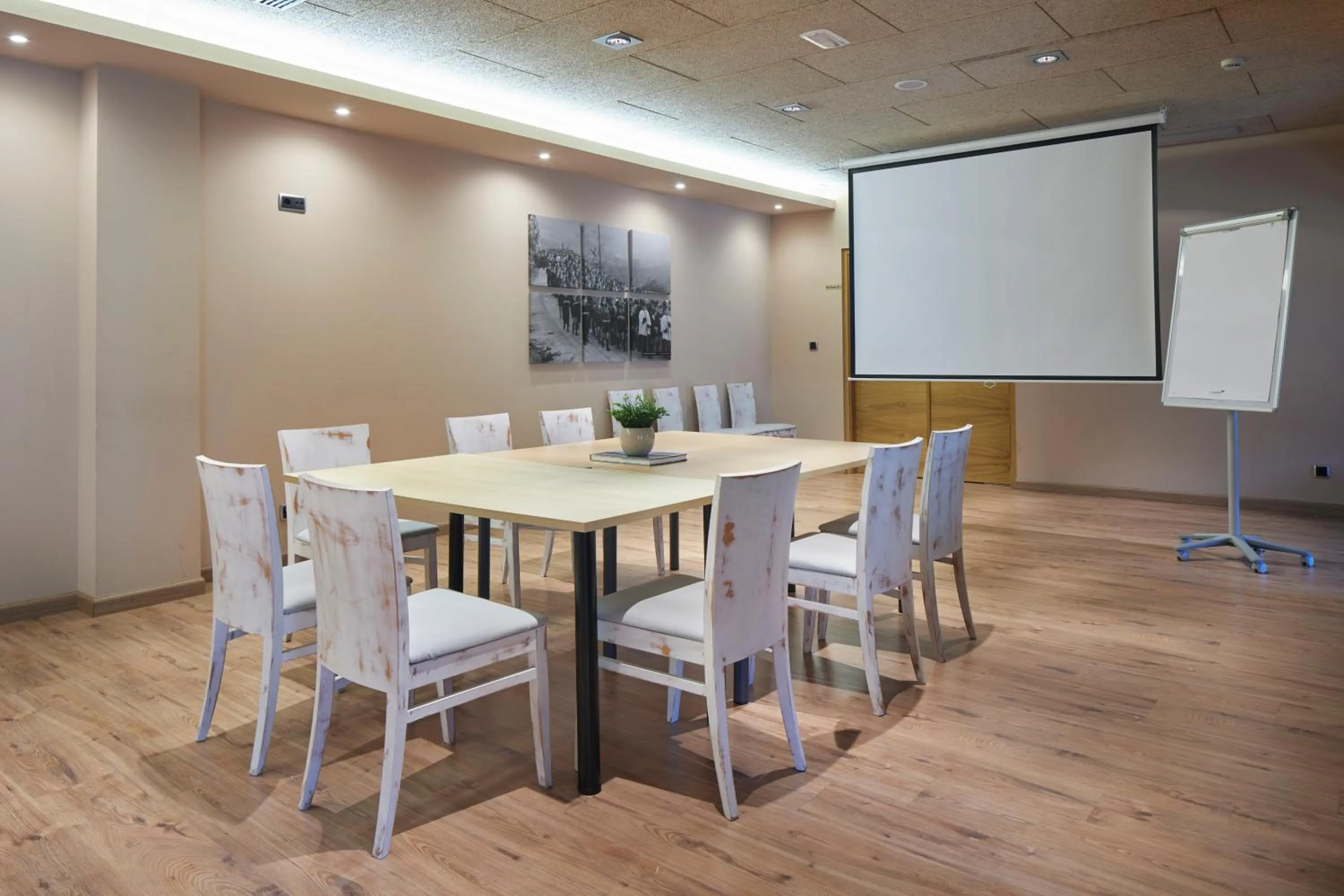Meeting/conference room in Iraipe Santuario de Arantzazu Hotel